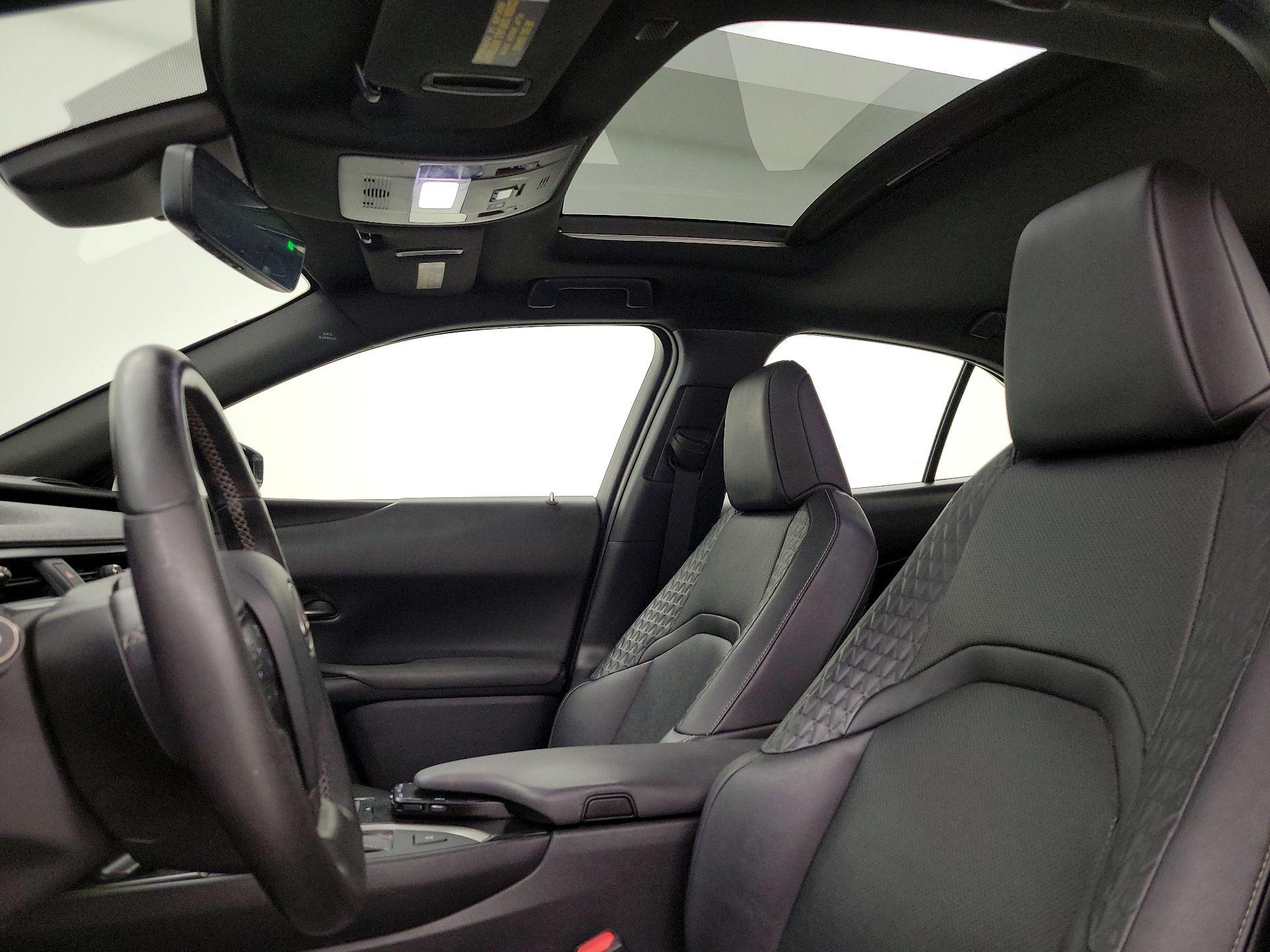 Thumbnail: 2019 Lexus UX - 18