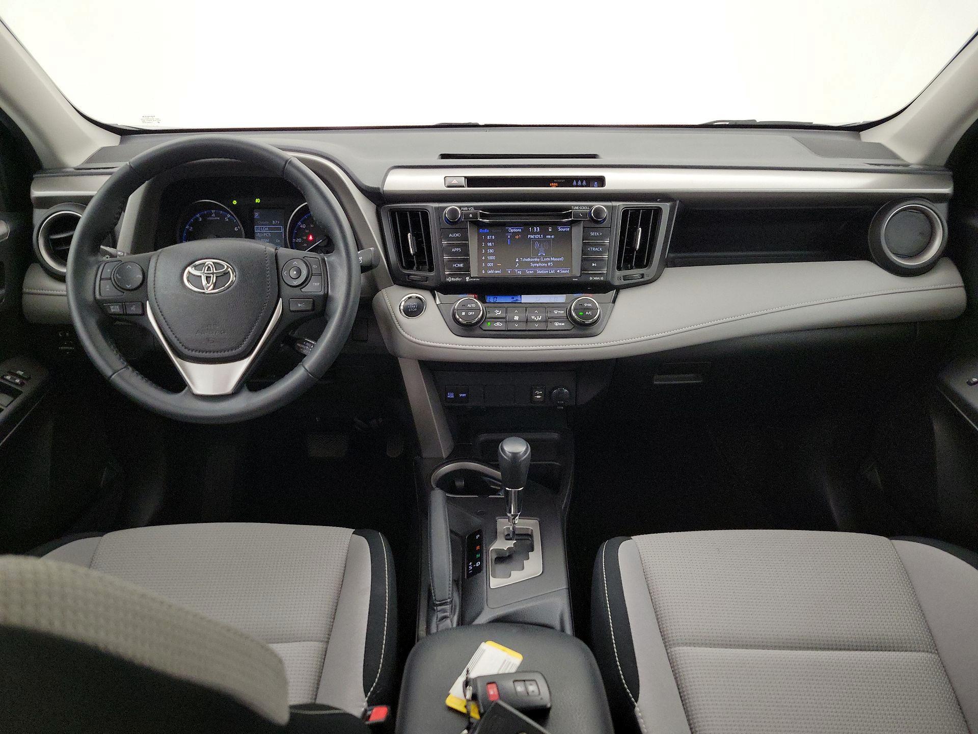 Thumbnail: 2017 Toyota RAV4 - 9