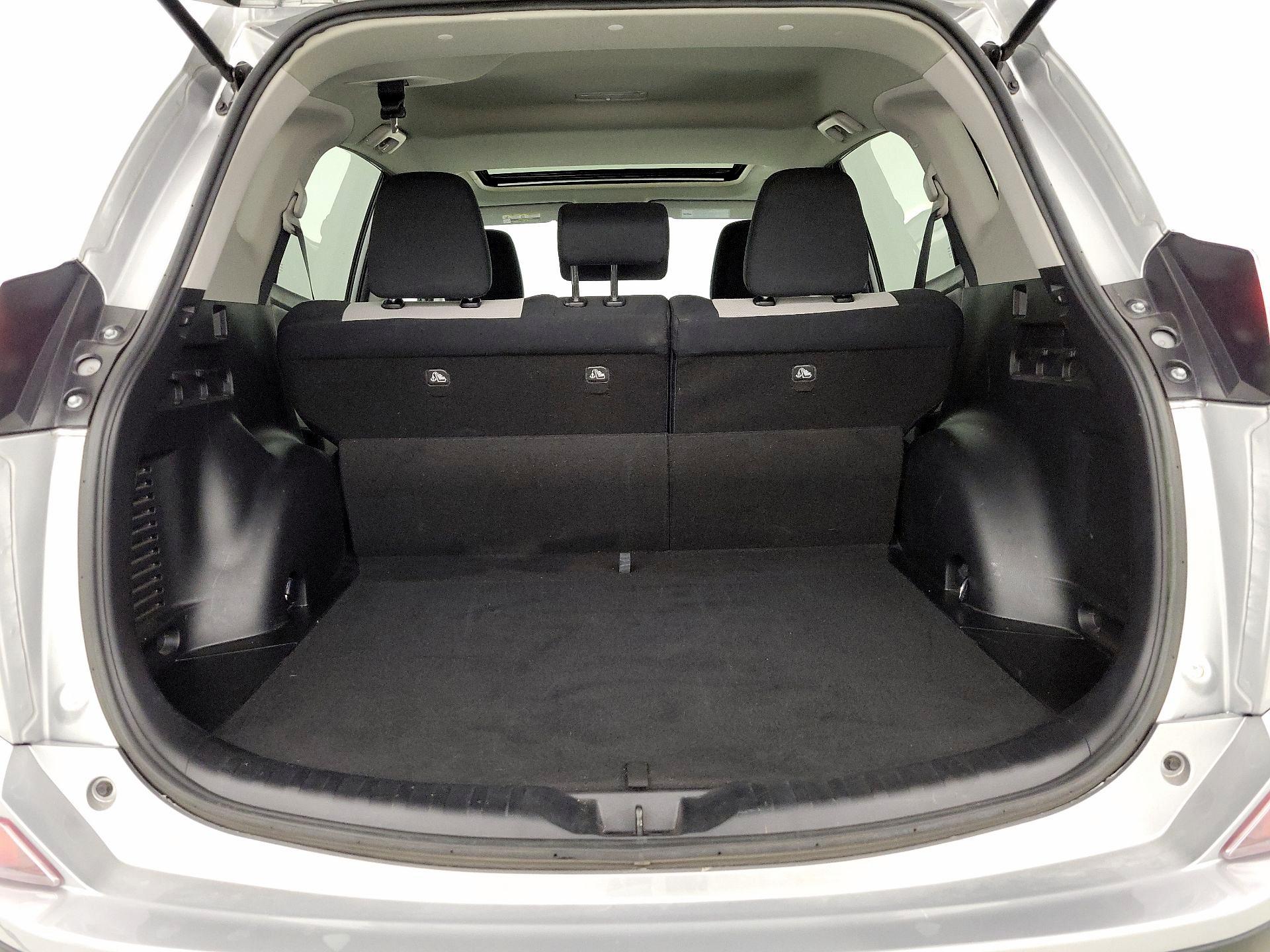 Thumbnail: 2017 Toyota RAV4 - 20