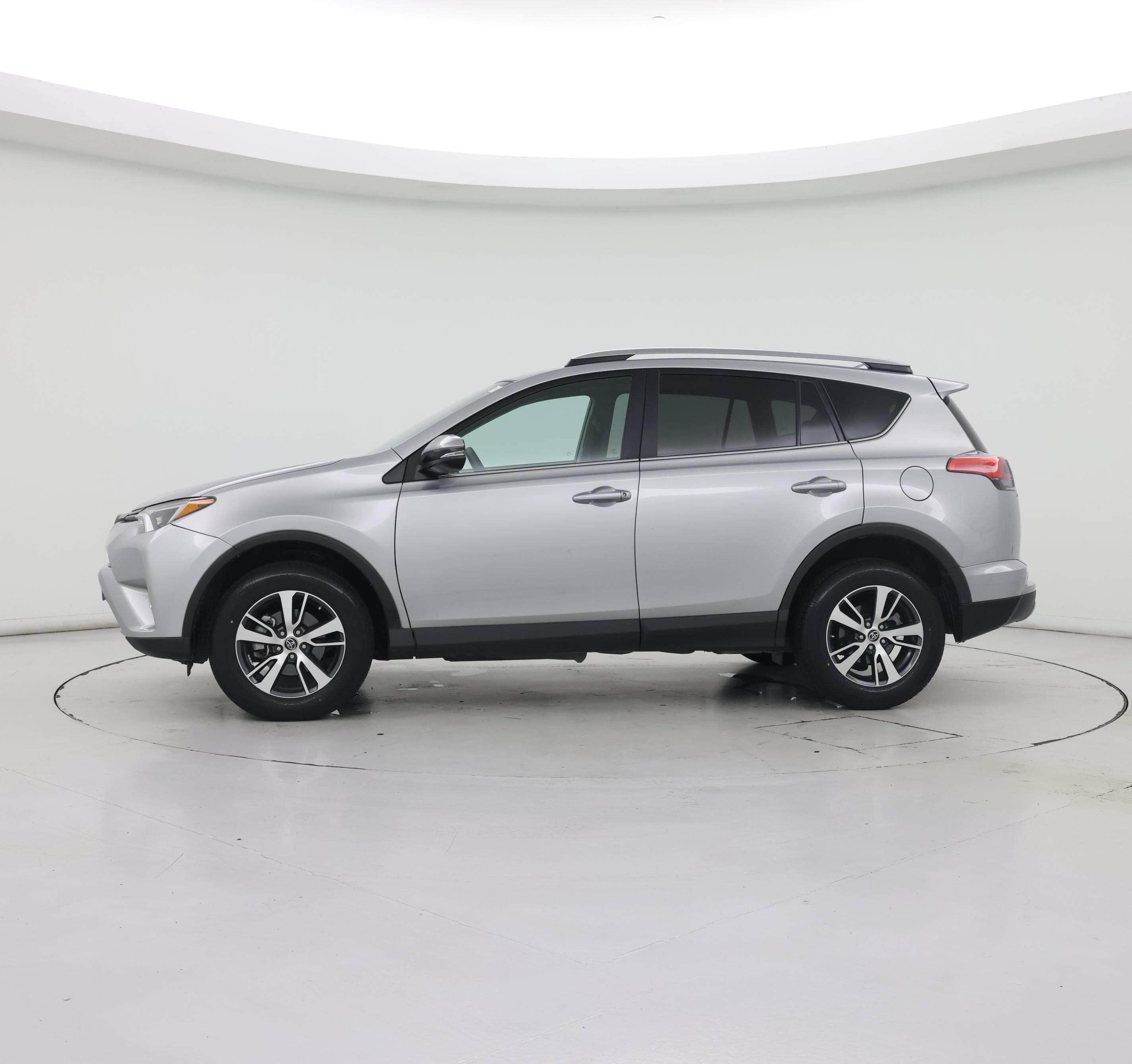 Thumbnail: 2017 Toyota RAV4 - 3