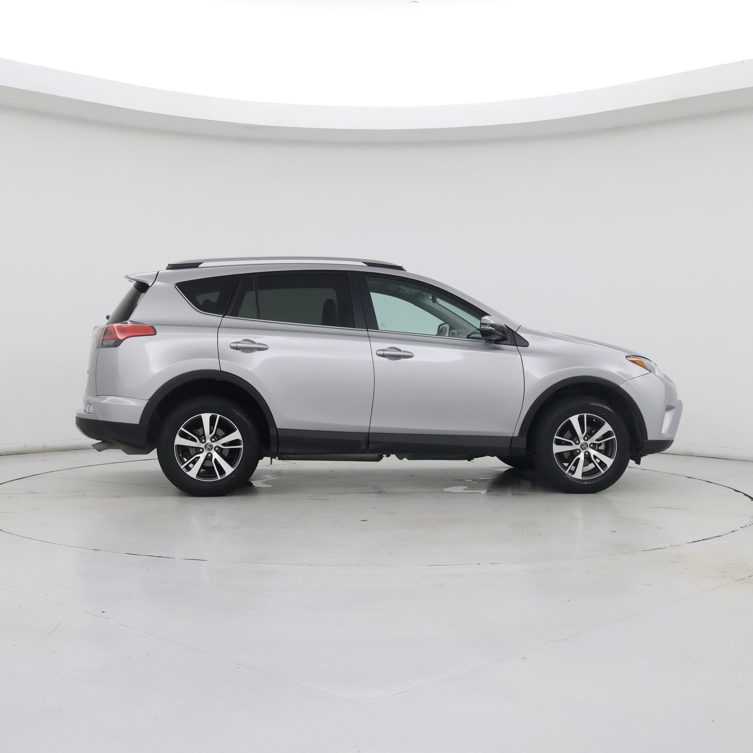 Thumbnail: 2017 Toyota RAV4 - 7