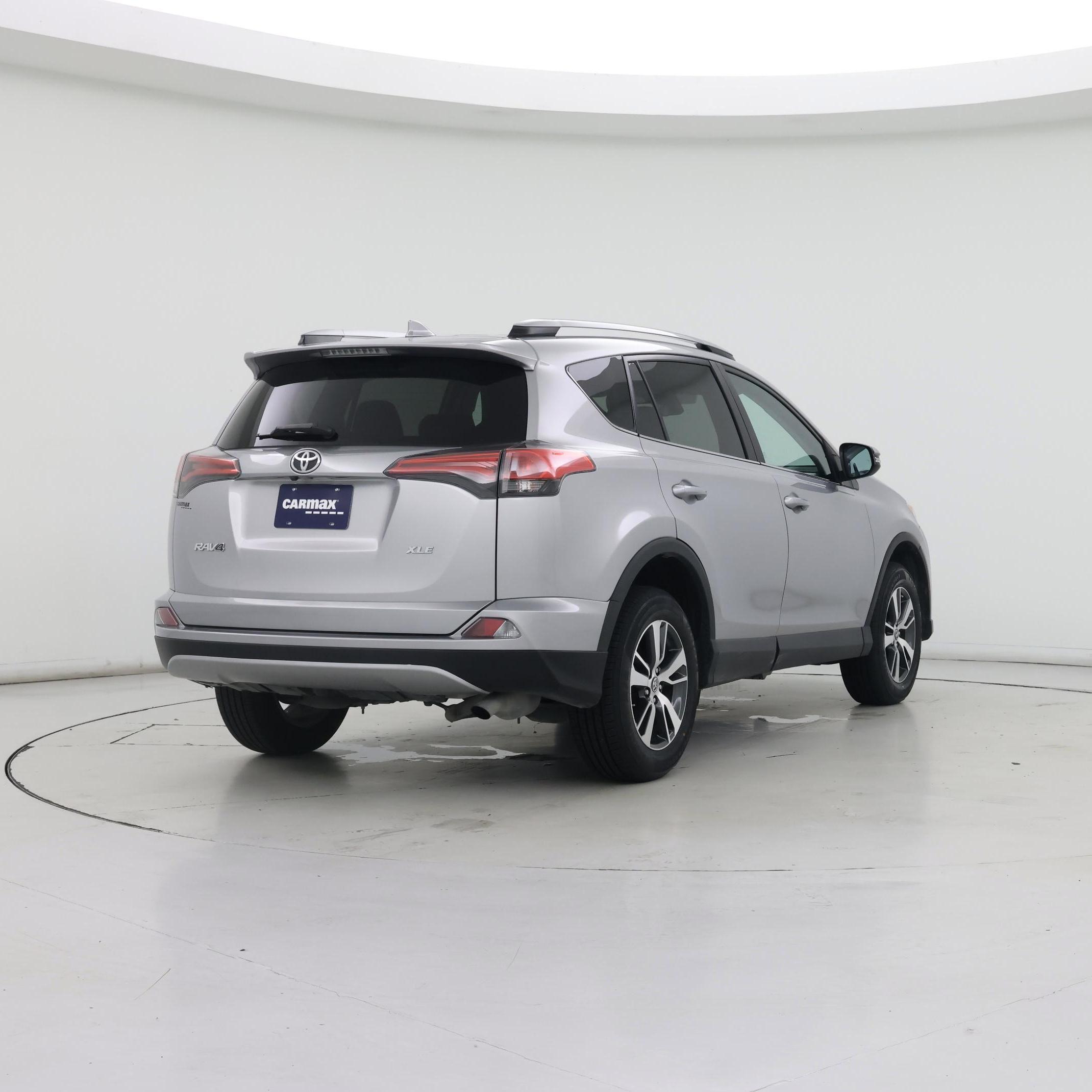 Thumbnail: 2017 Toyota RAV4 - 8