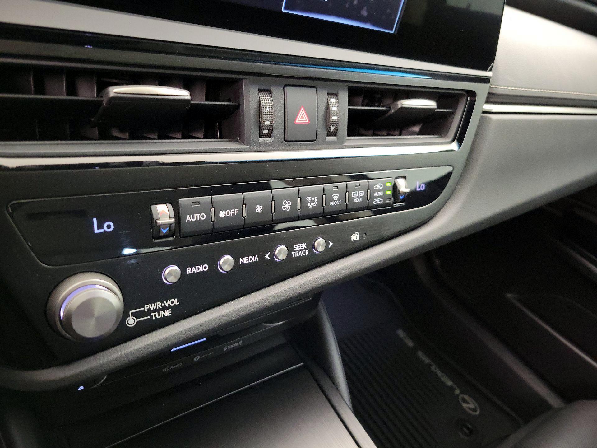 Thumbnail: 2022 Lexus ES - 16