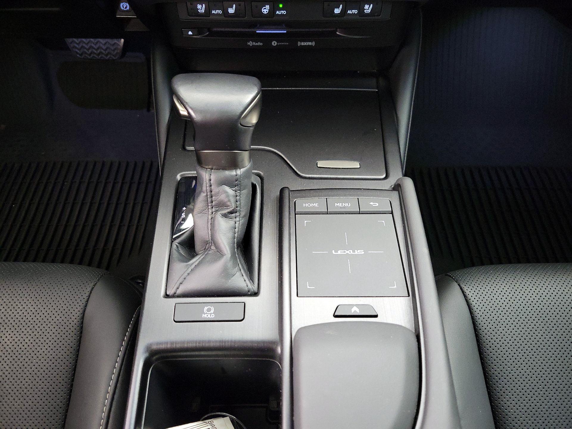 Thumbnail: 2022 Lexus ES - 17