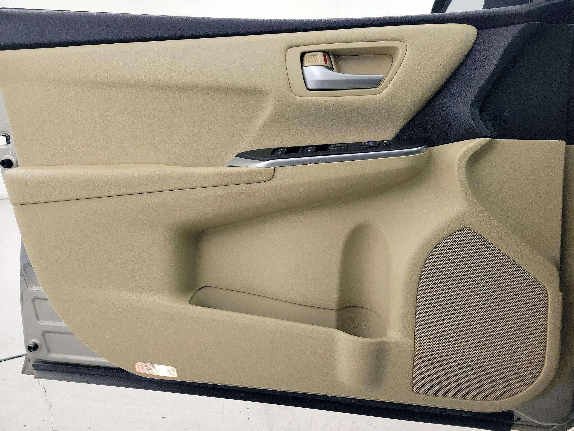 Thumbnail: 2015 Toyota Camry - 12