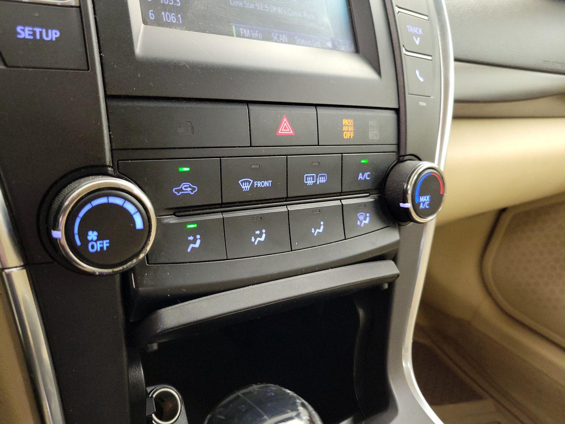 Thumbnail: 2015 Toyota Camry - 16