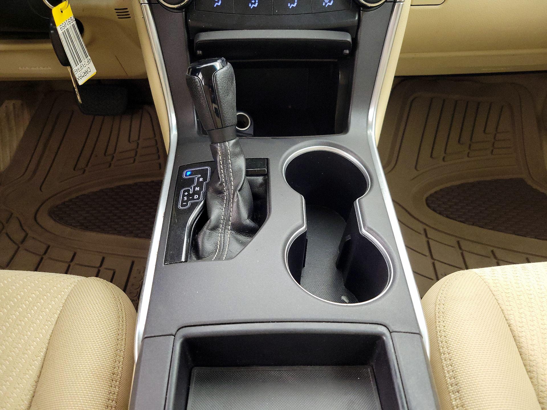 Thumbnail: 2015 Toyota Camry - 17