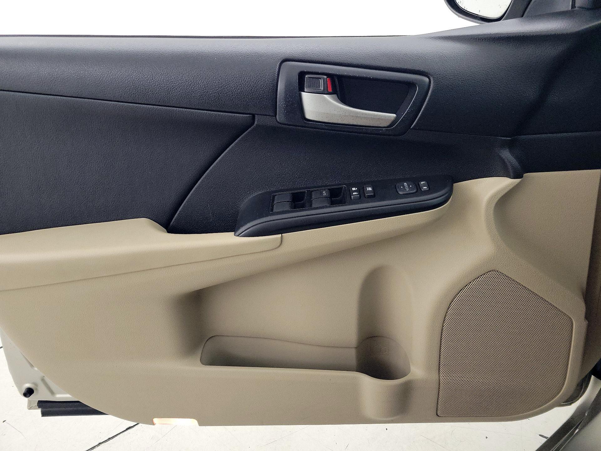 Thumbnail: 2013 Toyota Camry - 12