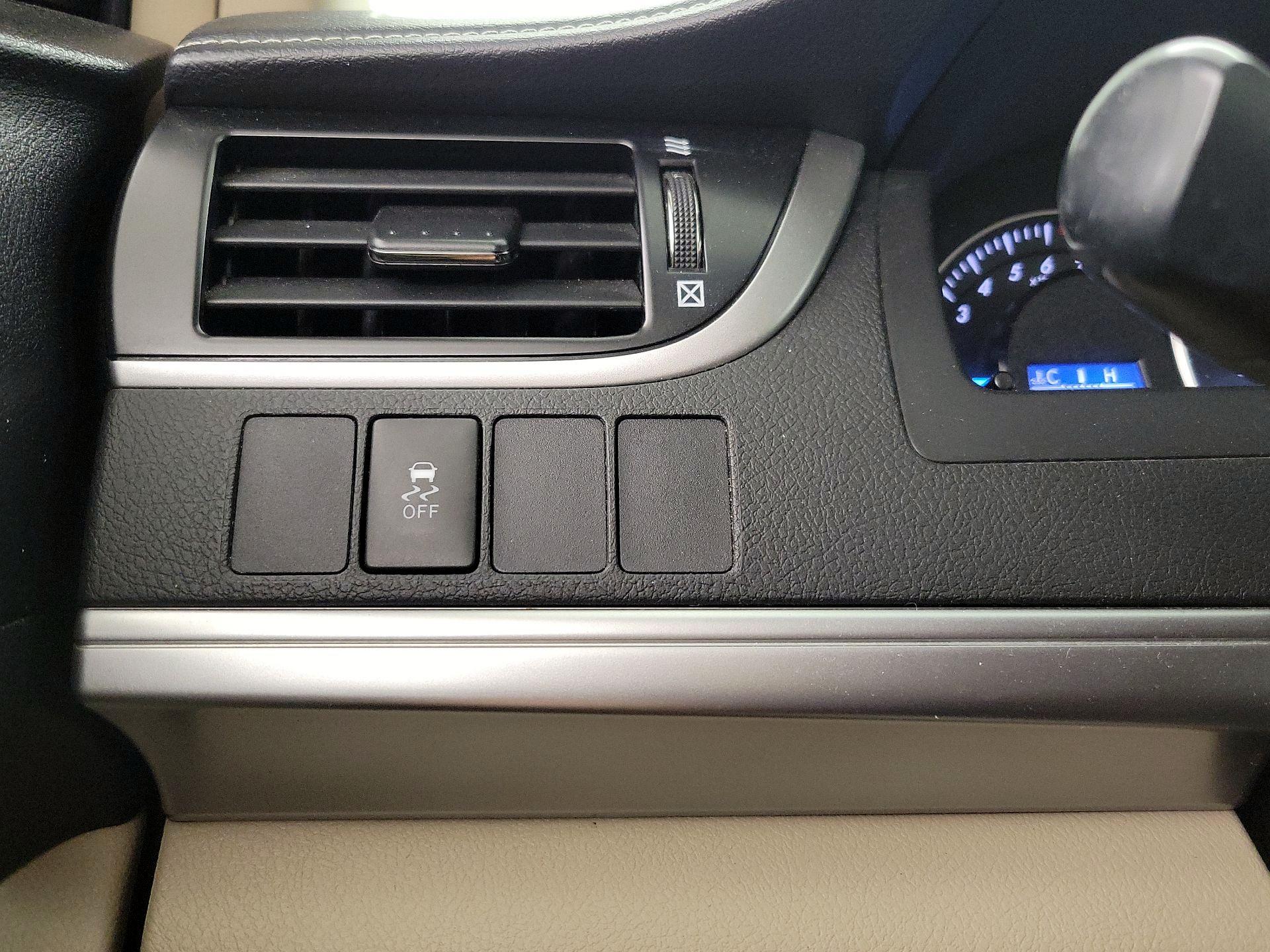 Thumbnail: 2013 Toyota Camry - 13