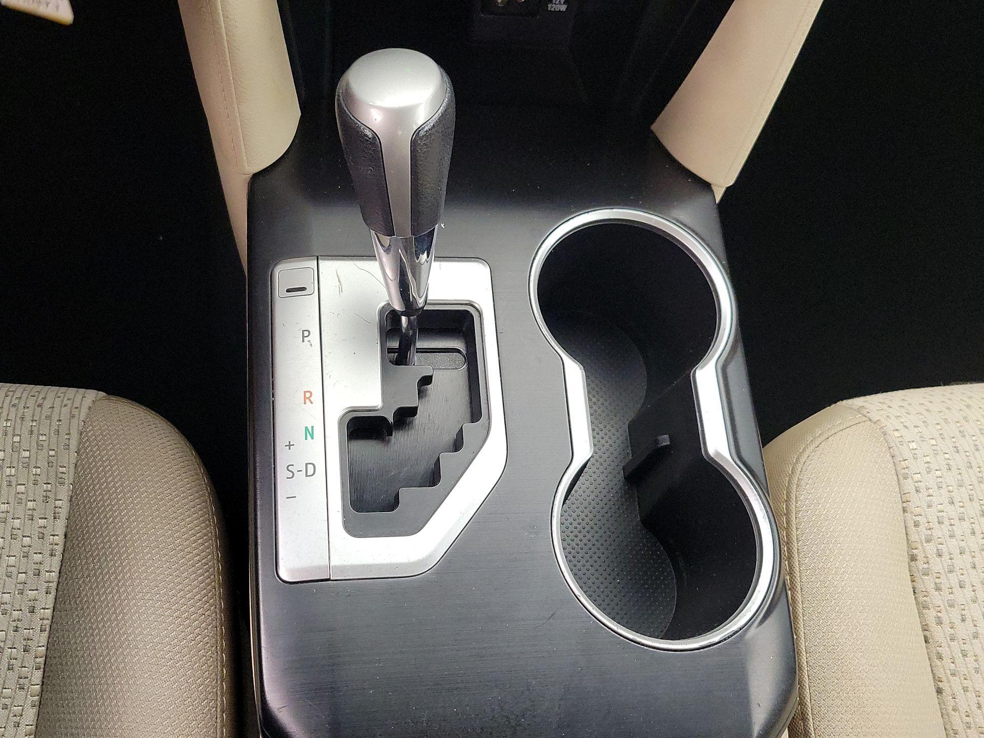 Thumbnail: 2013 Toyota Camry - 16