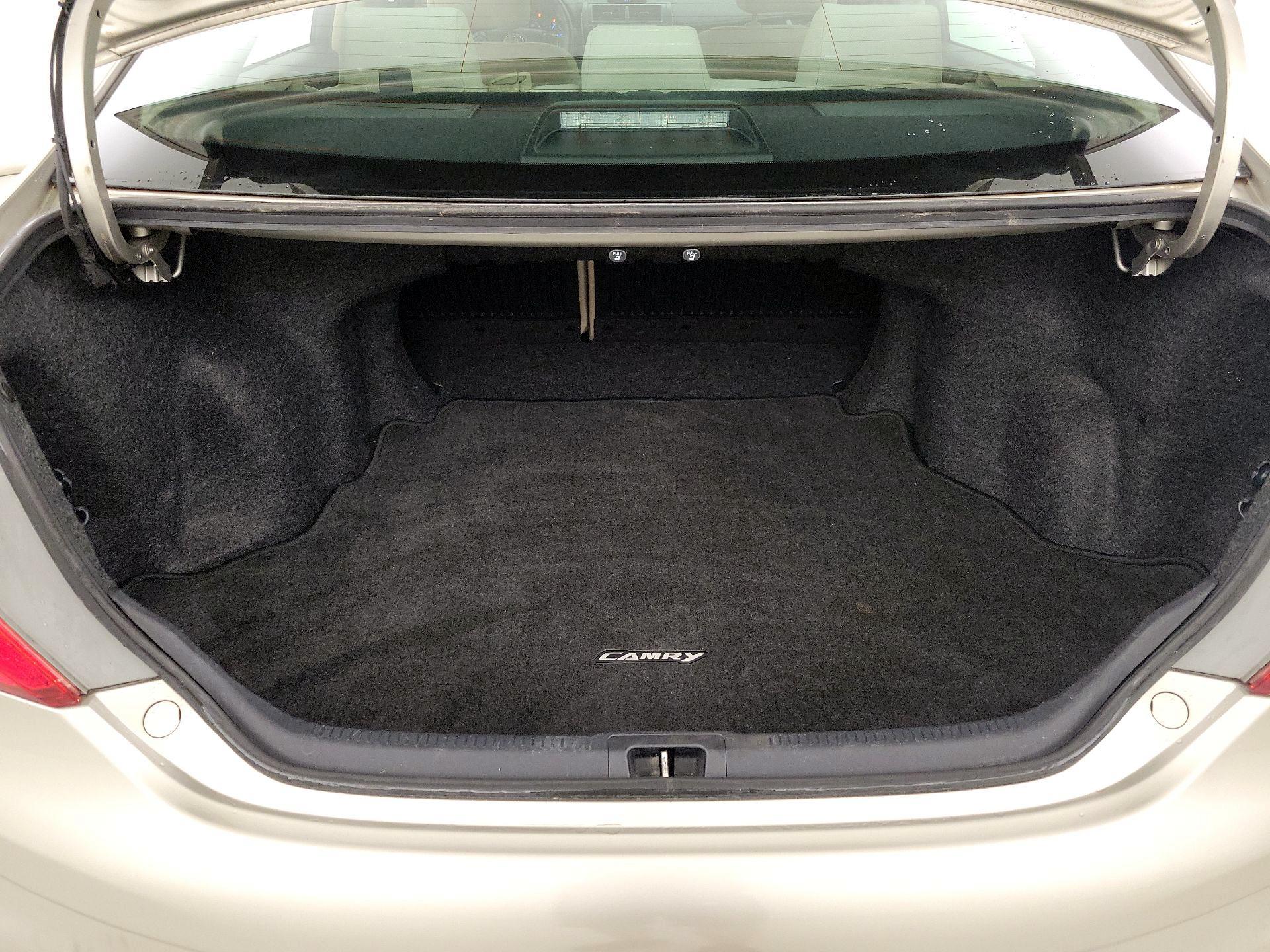 Thumbnail: 2013 Toyota Camry - 19