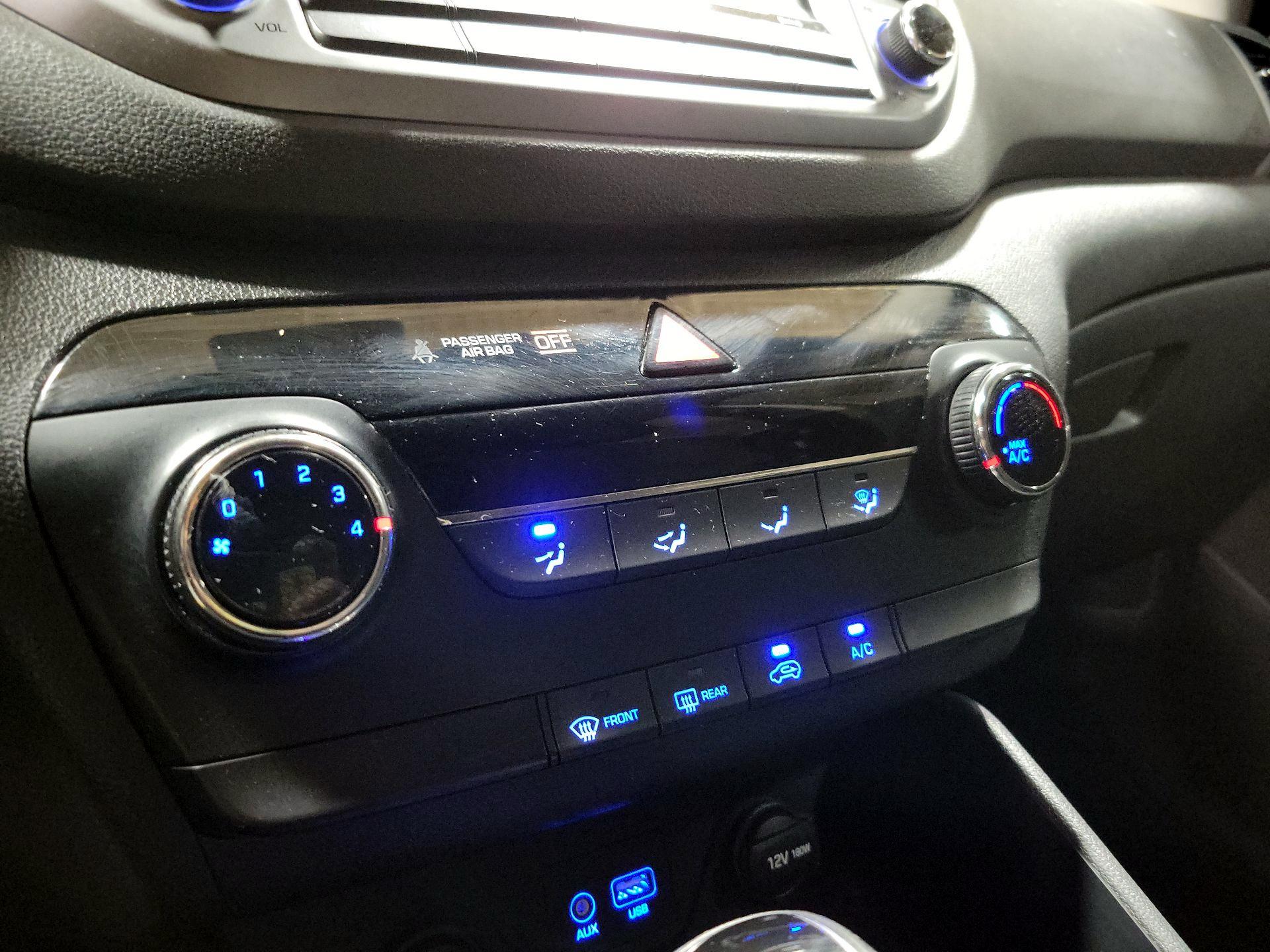 Thumbnail: 2016 Hyundai Tucson - 16