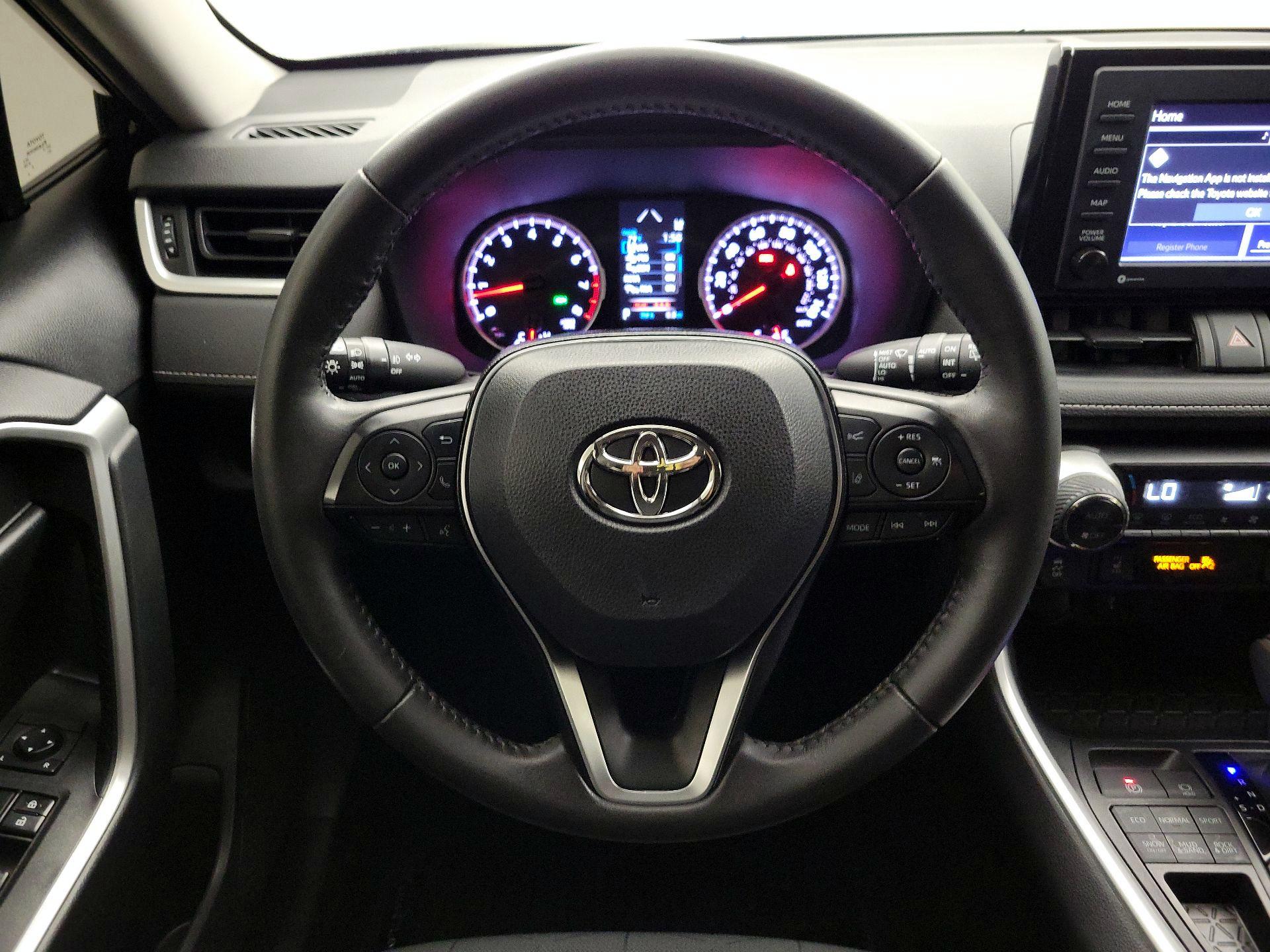 Thumbnail: 2020 Toyota RAV4 - 10