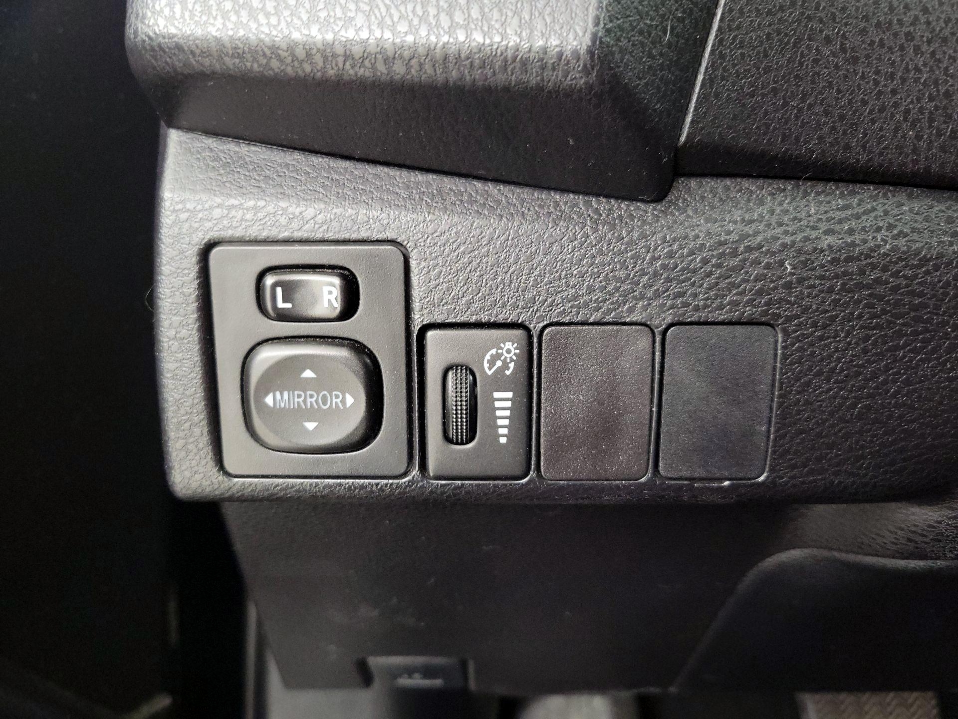 Thumbnail: 2015 Toyota Corolla - 13