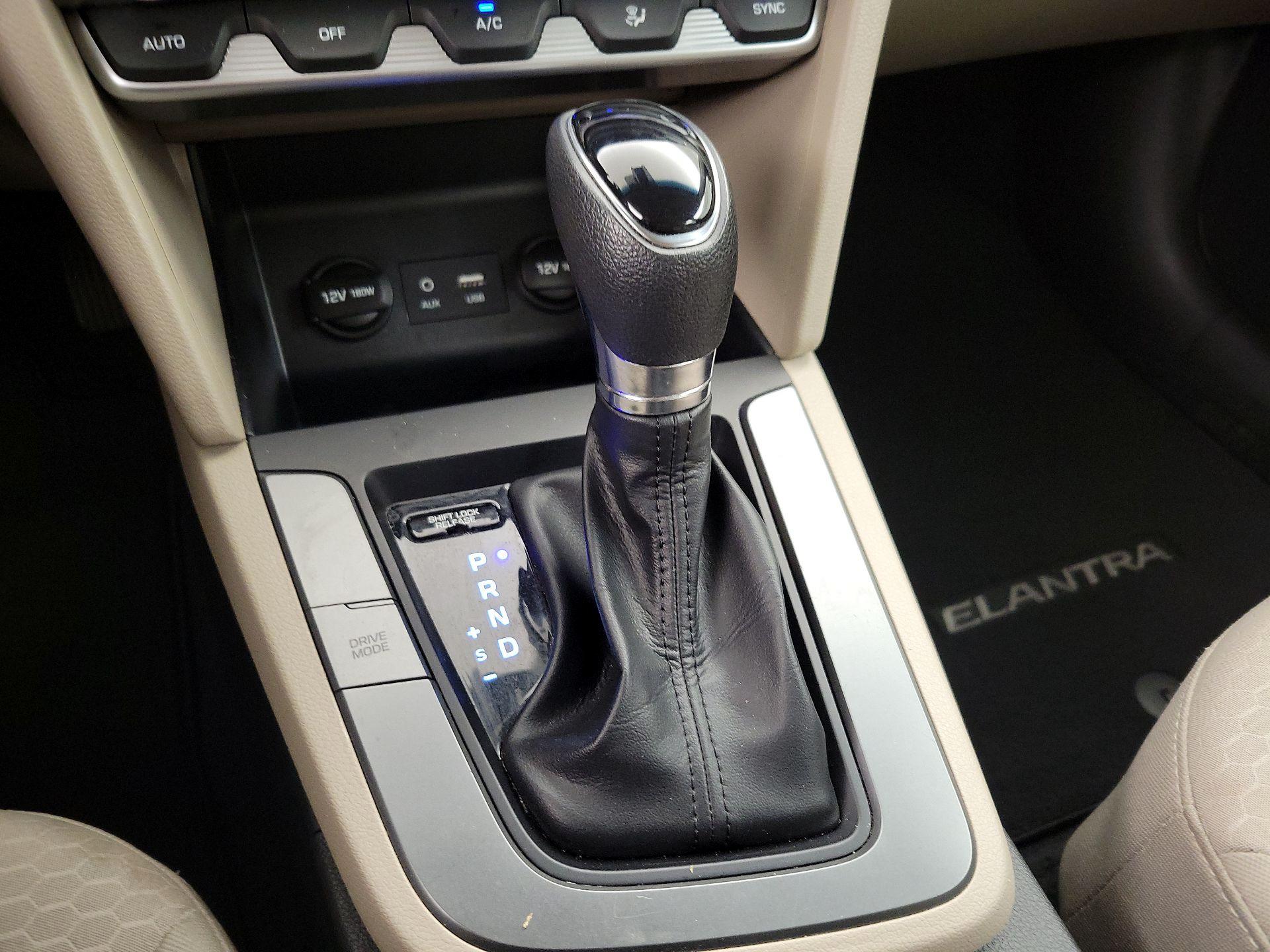 Thumbnail: 2020 Hyundai Elantra - 17
