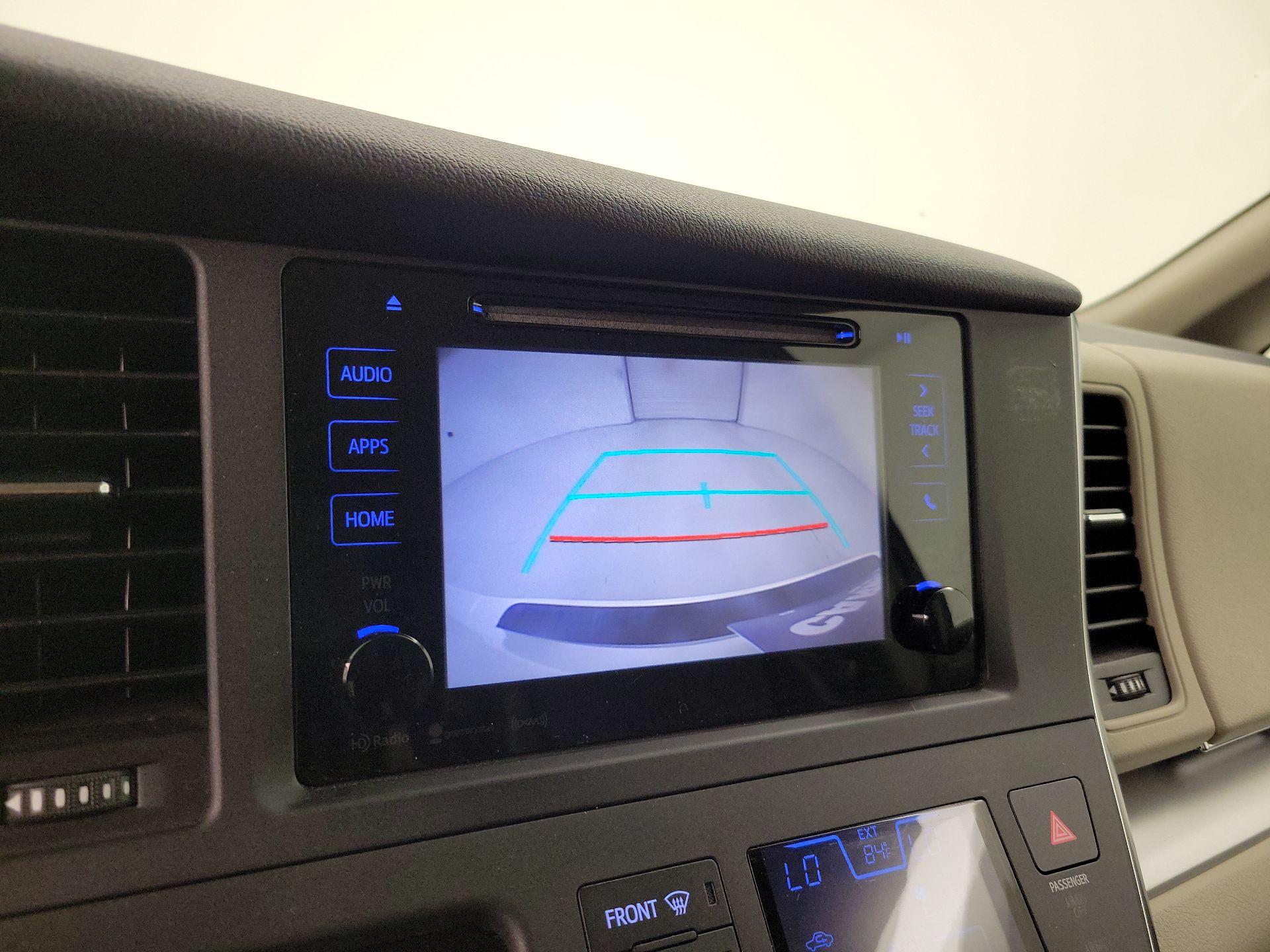 Thumbnail: 2017 Toyota Sienna - 15