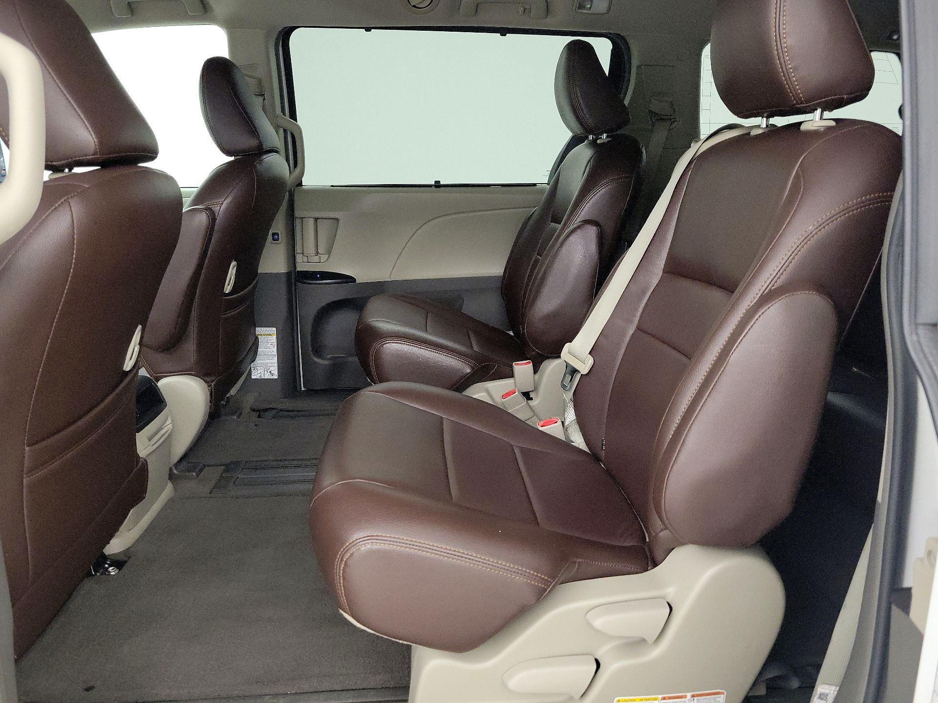 Thumbnail: 2017 Toyota Sienna - 19