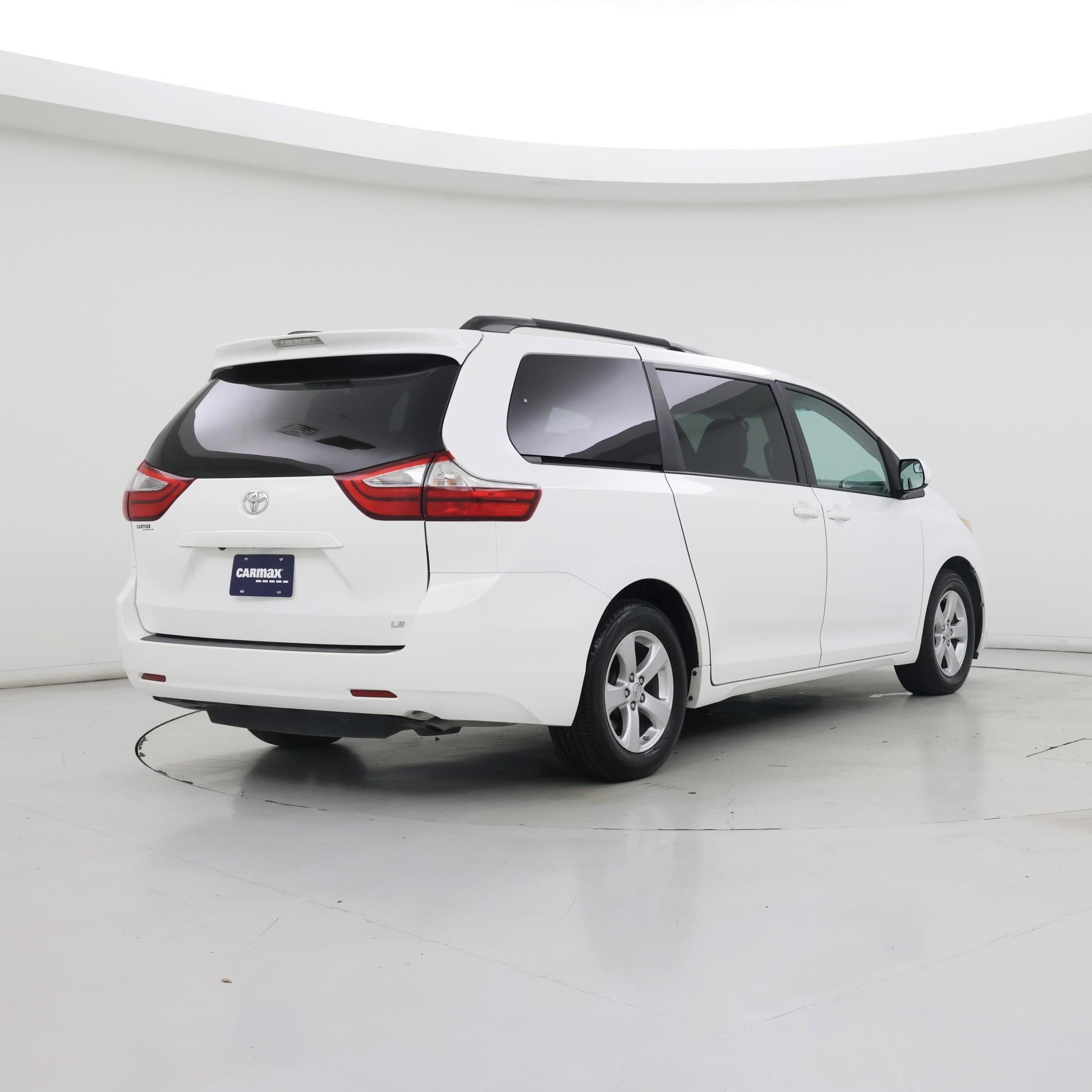 Thumbnail: 2017 Toyota Sienna - 8