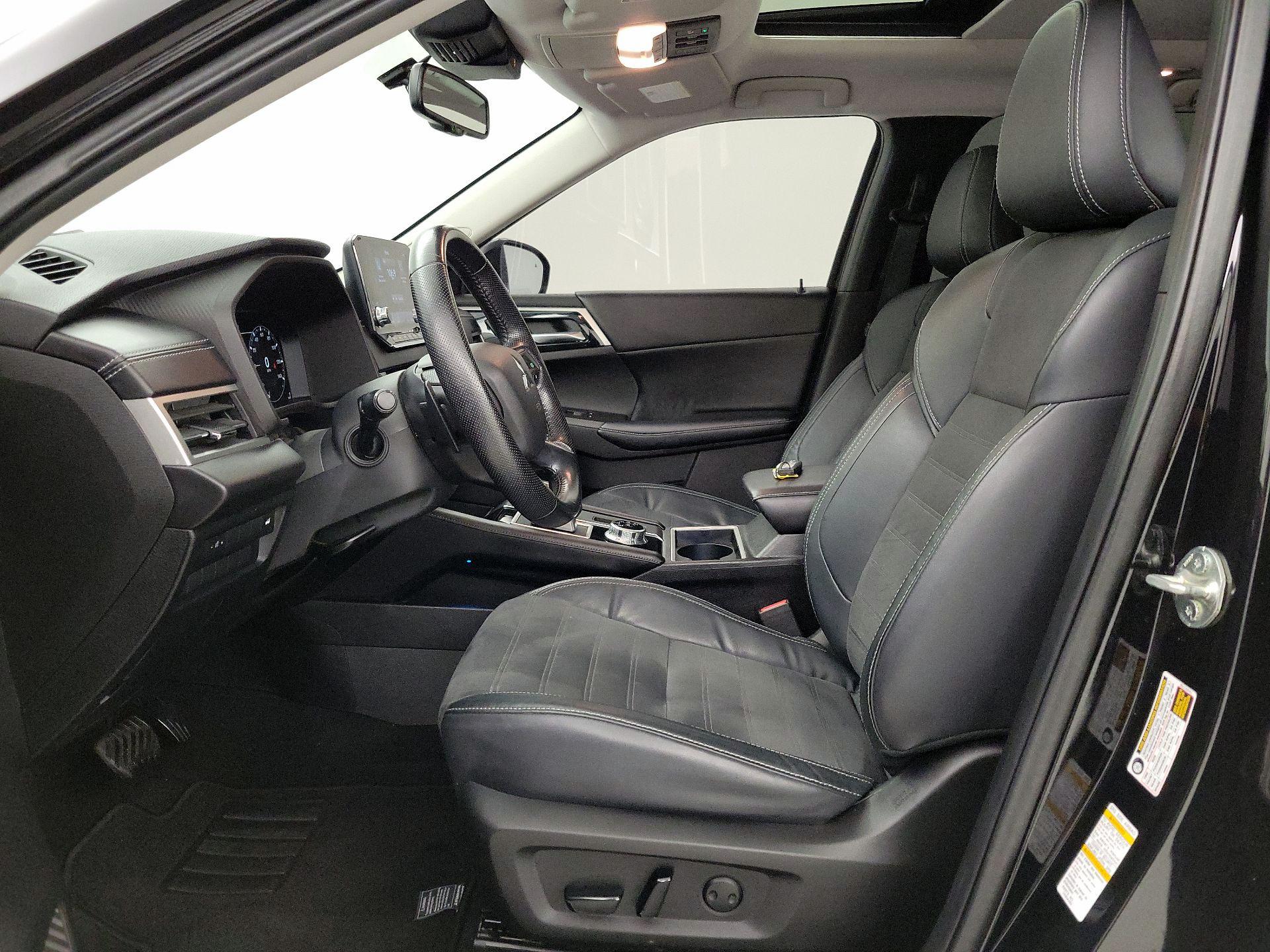 Thumbnail: 2022 Mitsubishi Outlander - 11