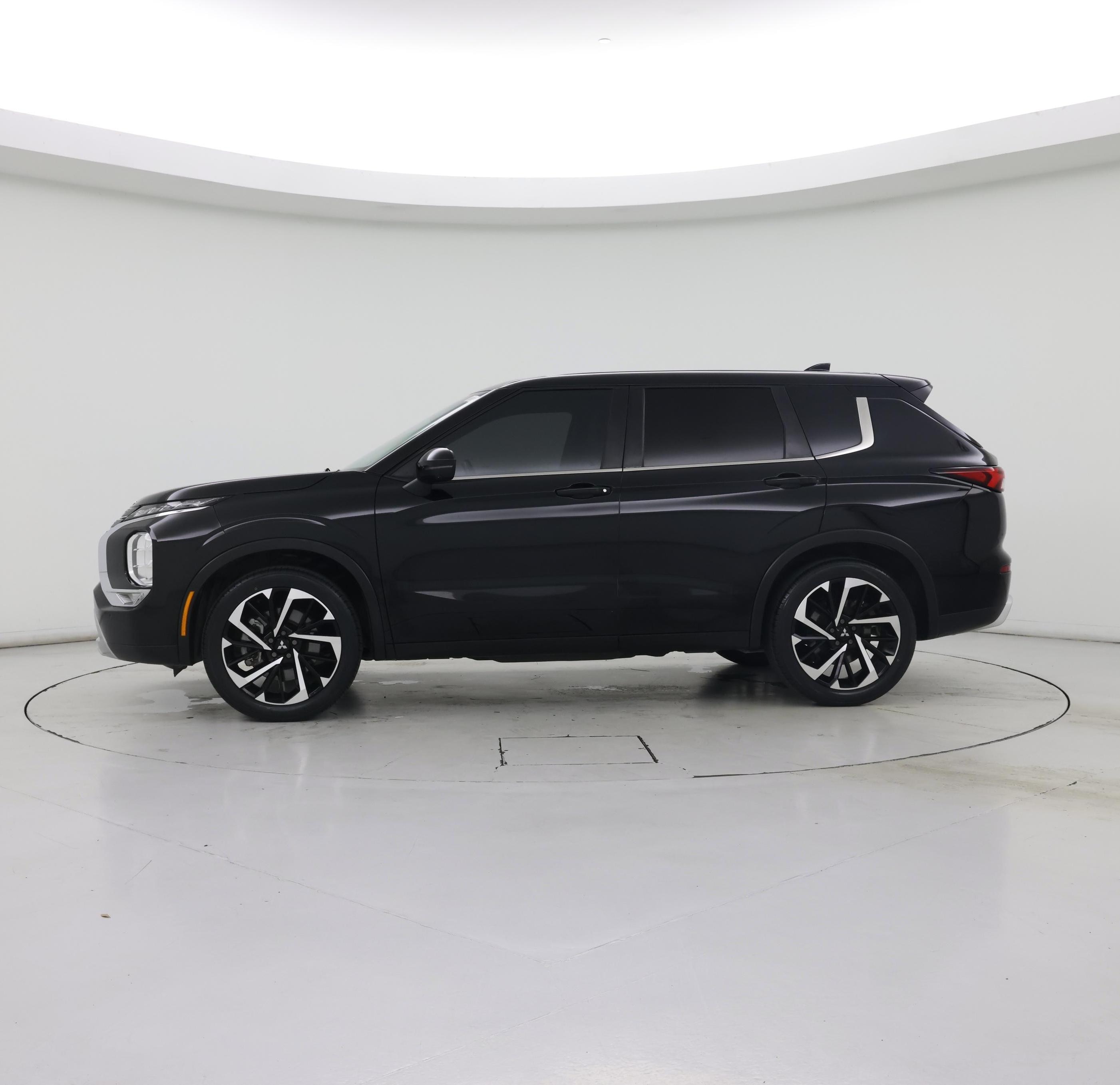 Thumbnail: 2022 Mitsubishi Outlander - 3