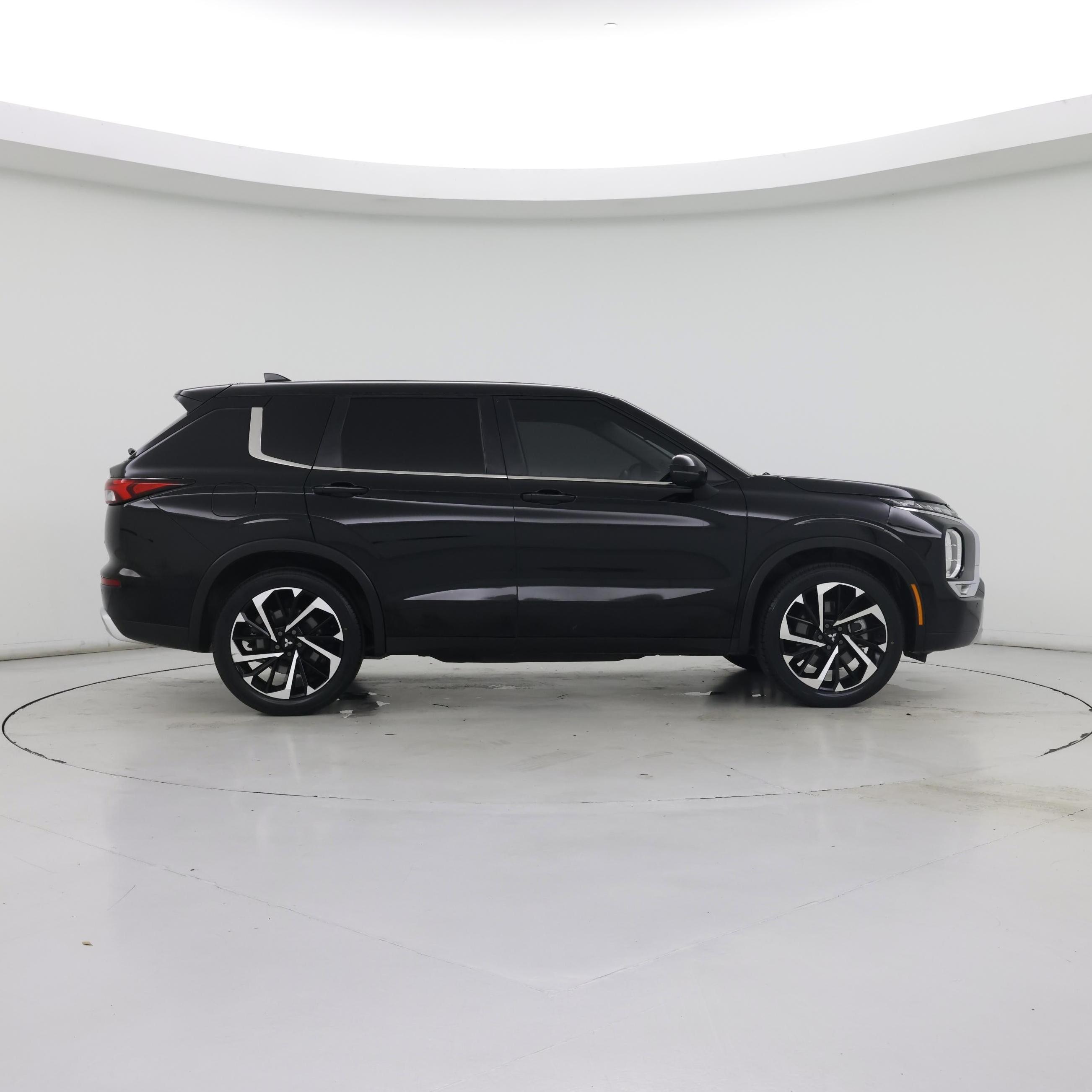 Thumbnail: 2022 Mitsubishi Outlander - 7