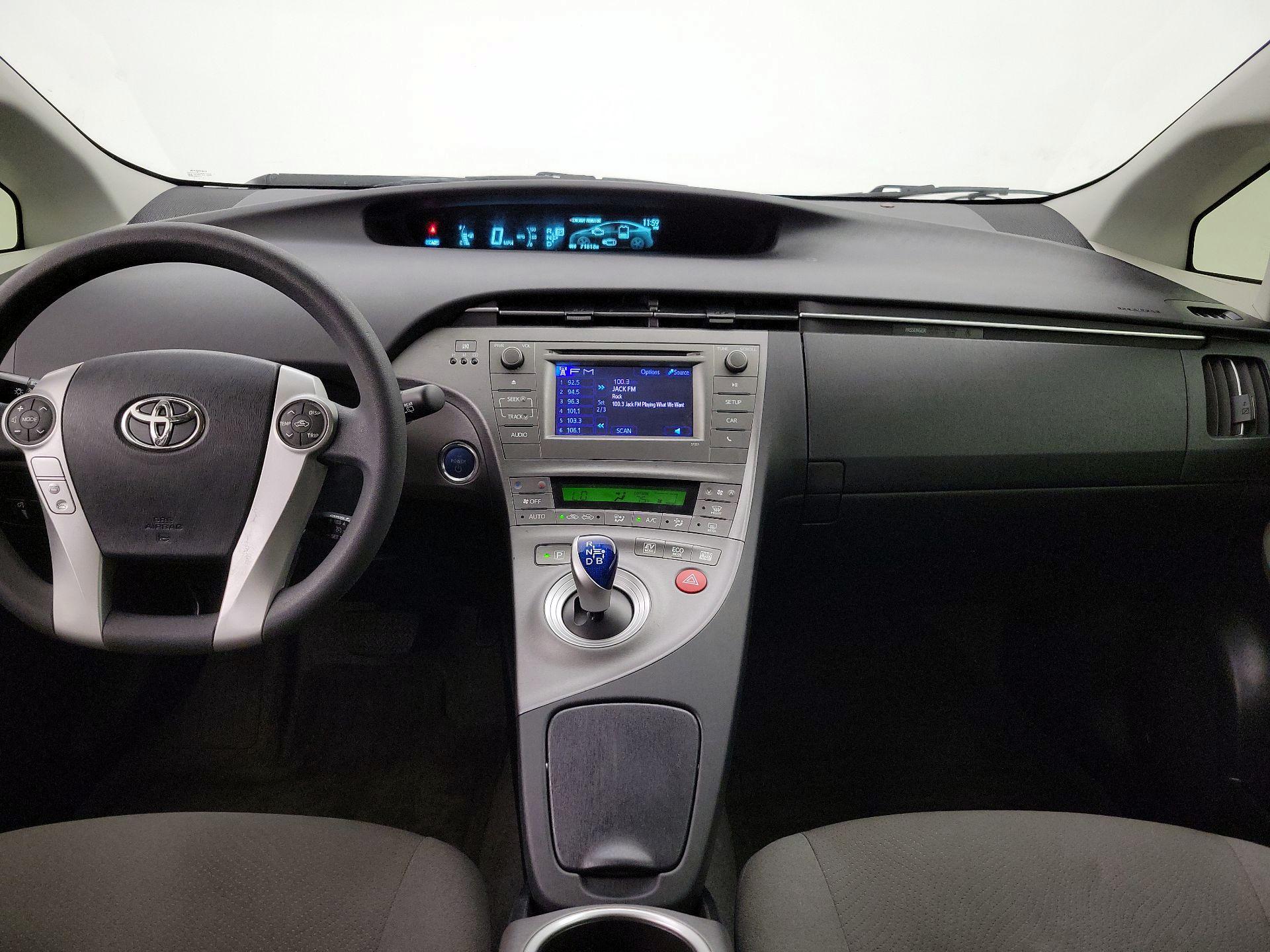 Thumbnail: 2015 Toyota Prius - 9