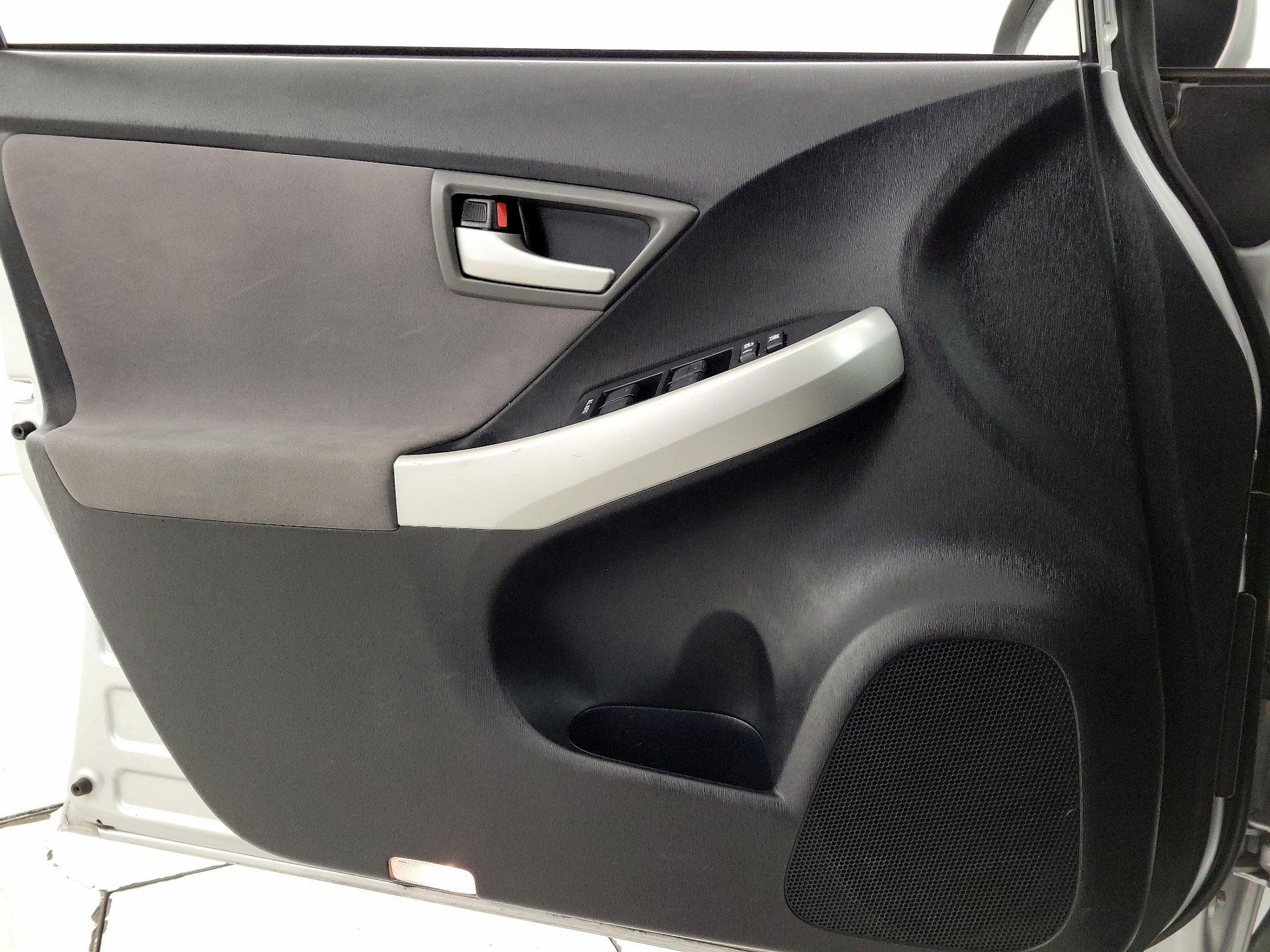 Thumbnail: 2015 Toyota Prius - 12