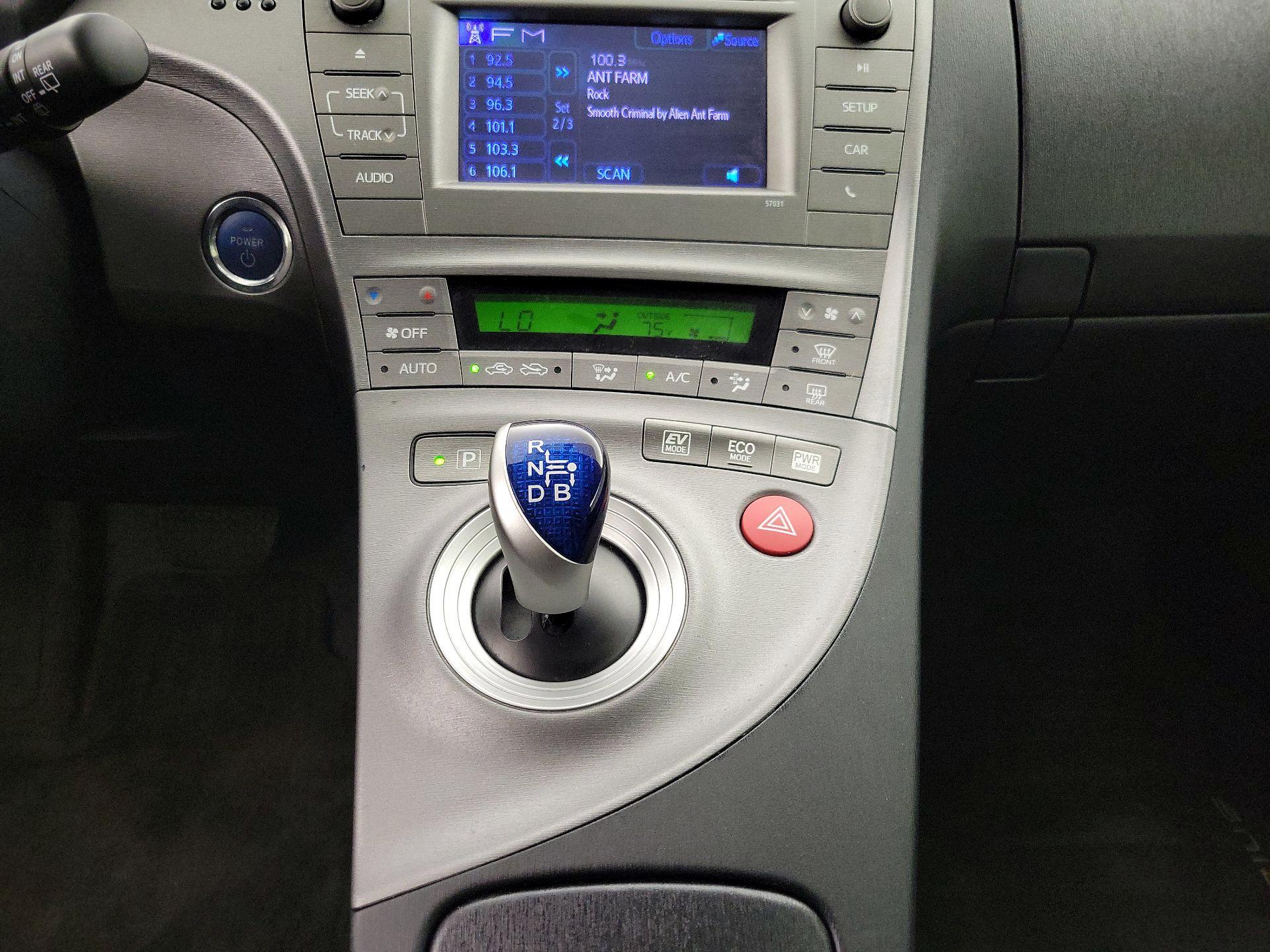 Thumbnail: 2015 Toyota Prius - 17