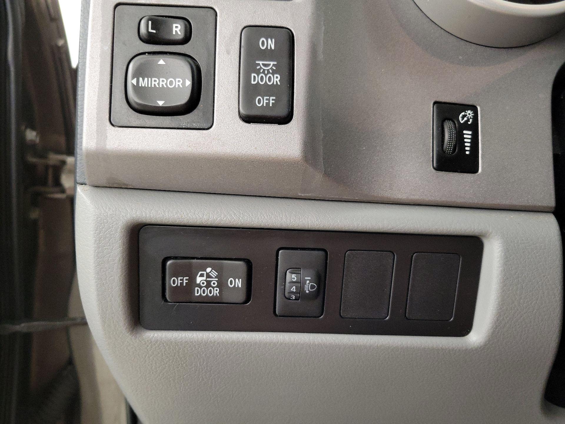 Thumbnail: 2013 Toyota Tundra - 13