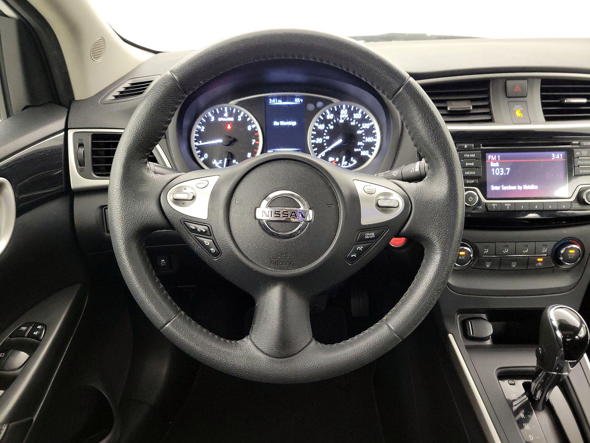 Thumbnail: 2017 Nissan Sentra - 10