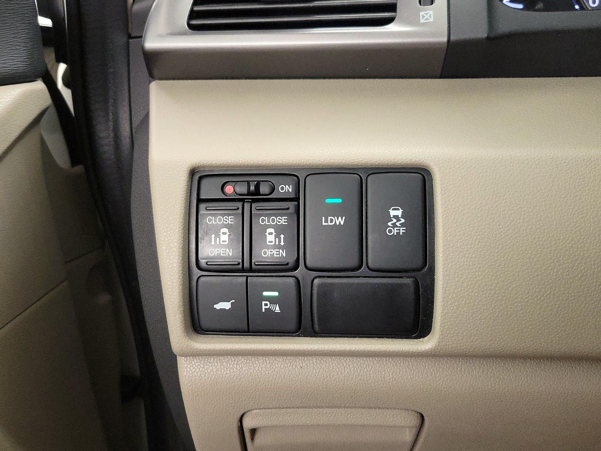 Thumbnail: 2015 Honda Odyssey - 13