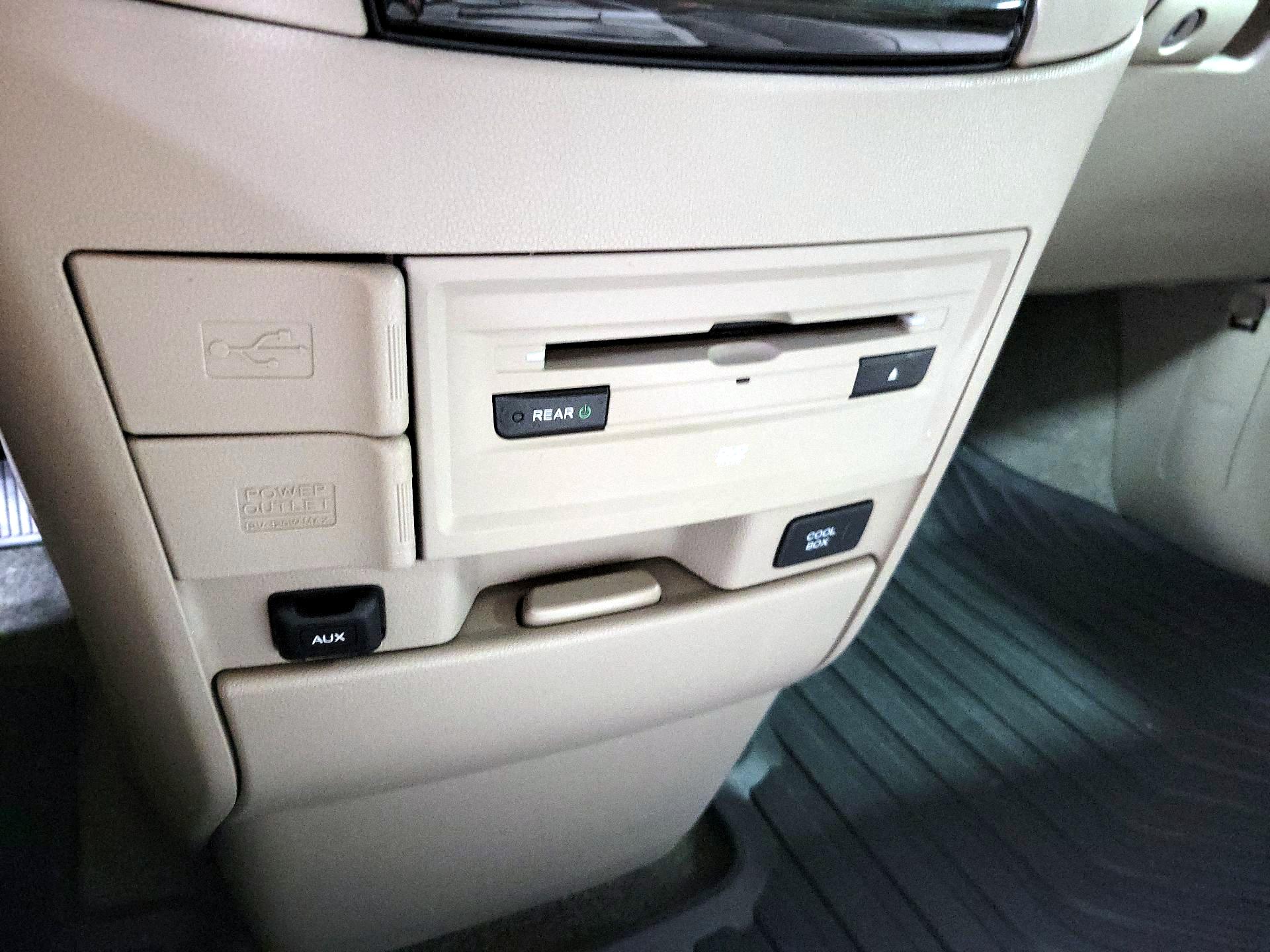 Thumbnail: 2015 Honda Odyssey - 18