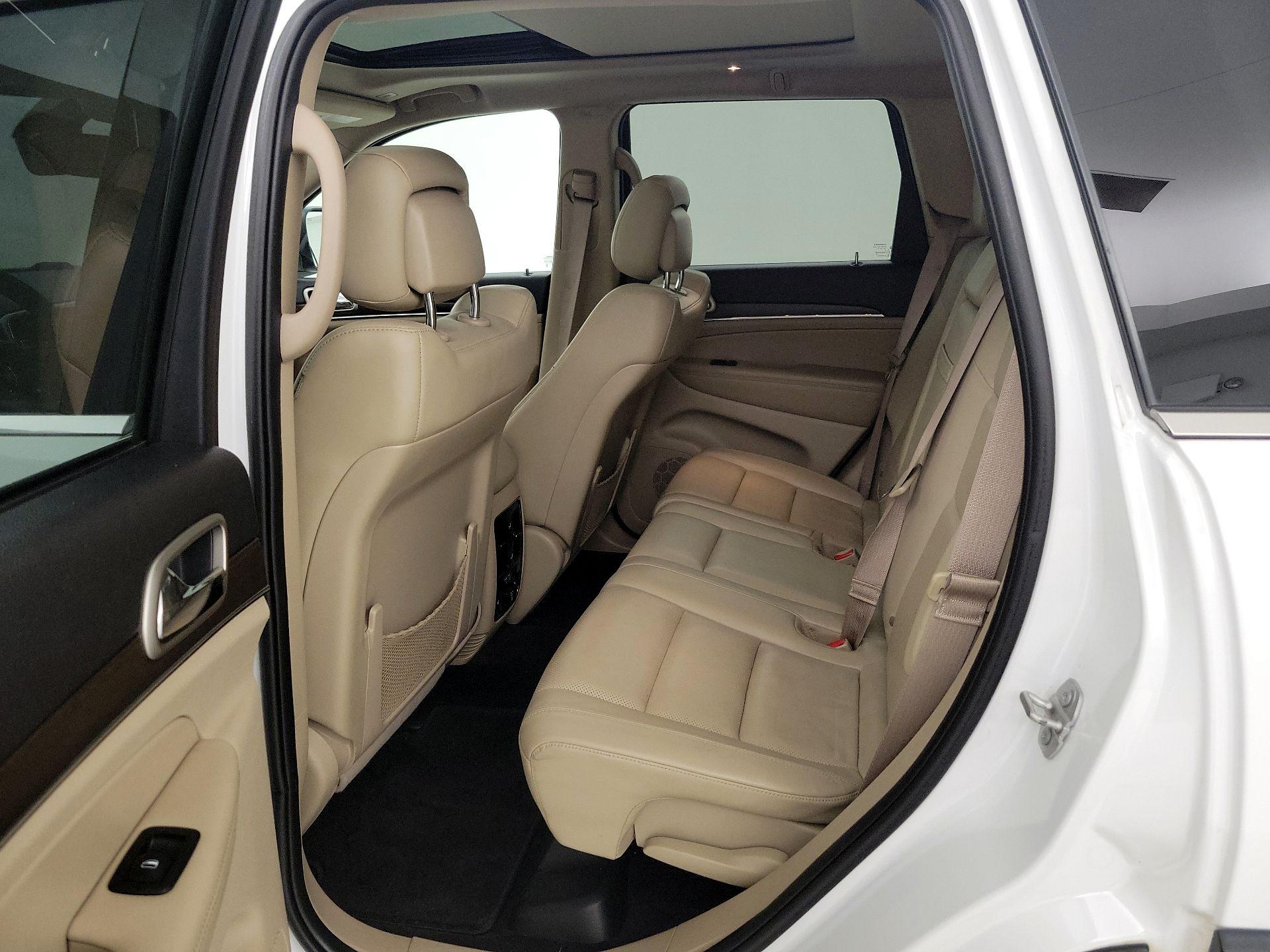 Thumbnail: 2017 Jeep Grand Cherokee - 19