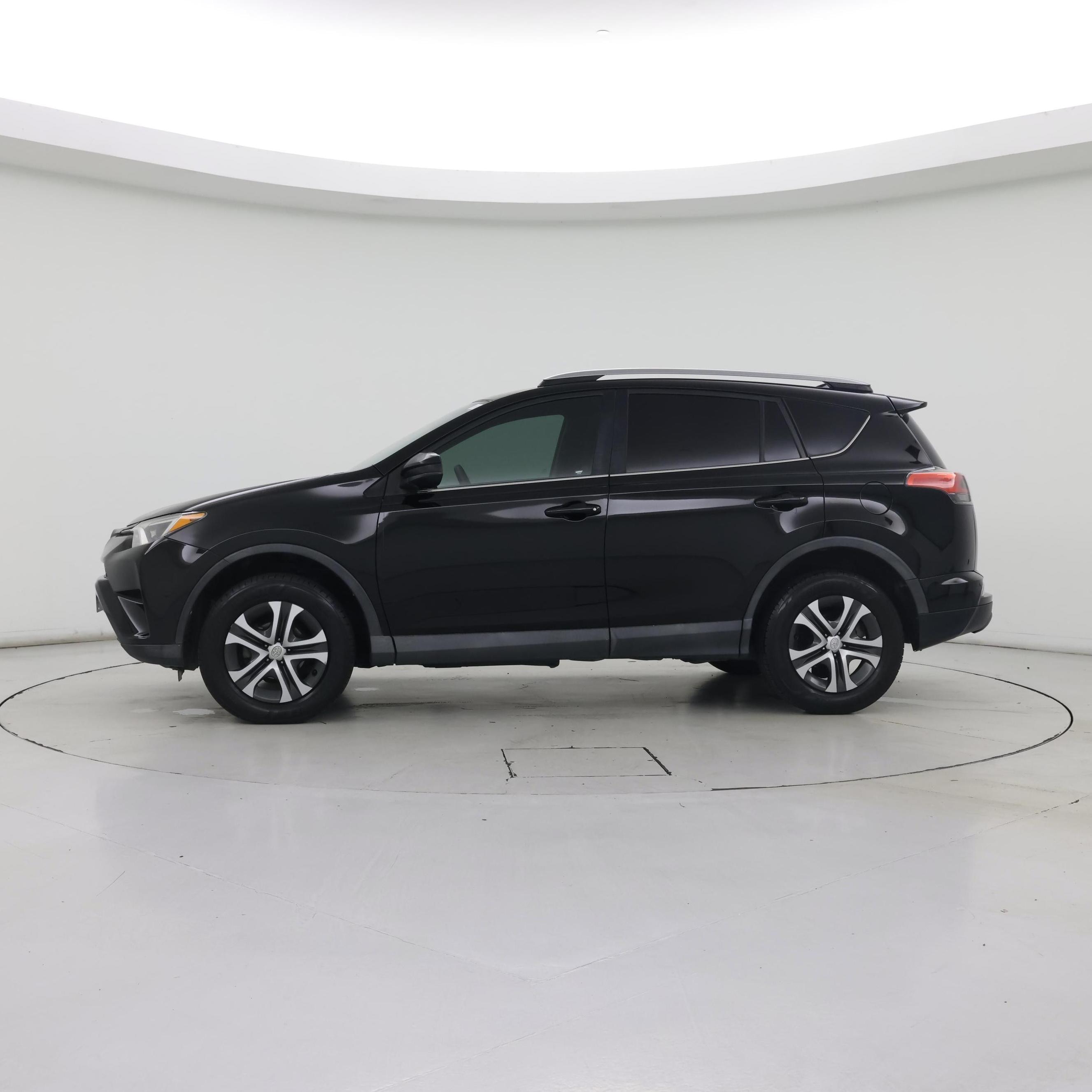 Thumbnail: 2017 Toyota RAV4 - 3