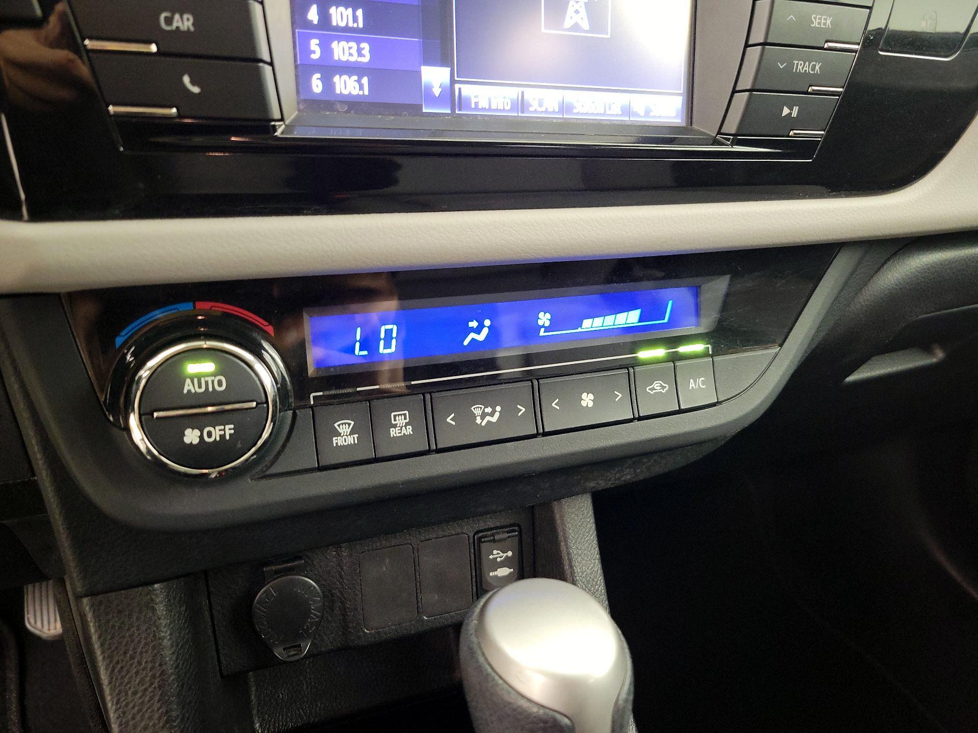 Thumbnail: 2015 Toyota Corolla - 16
