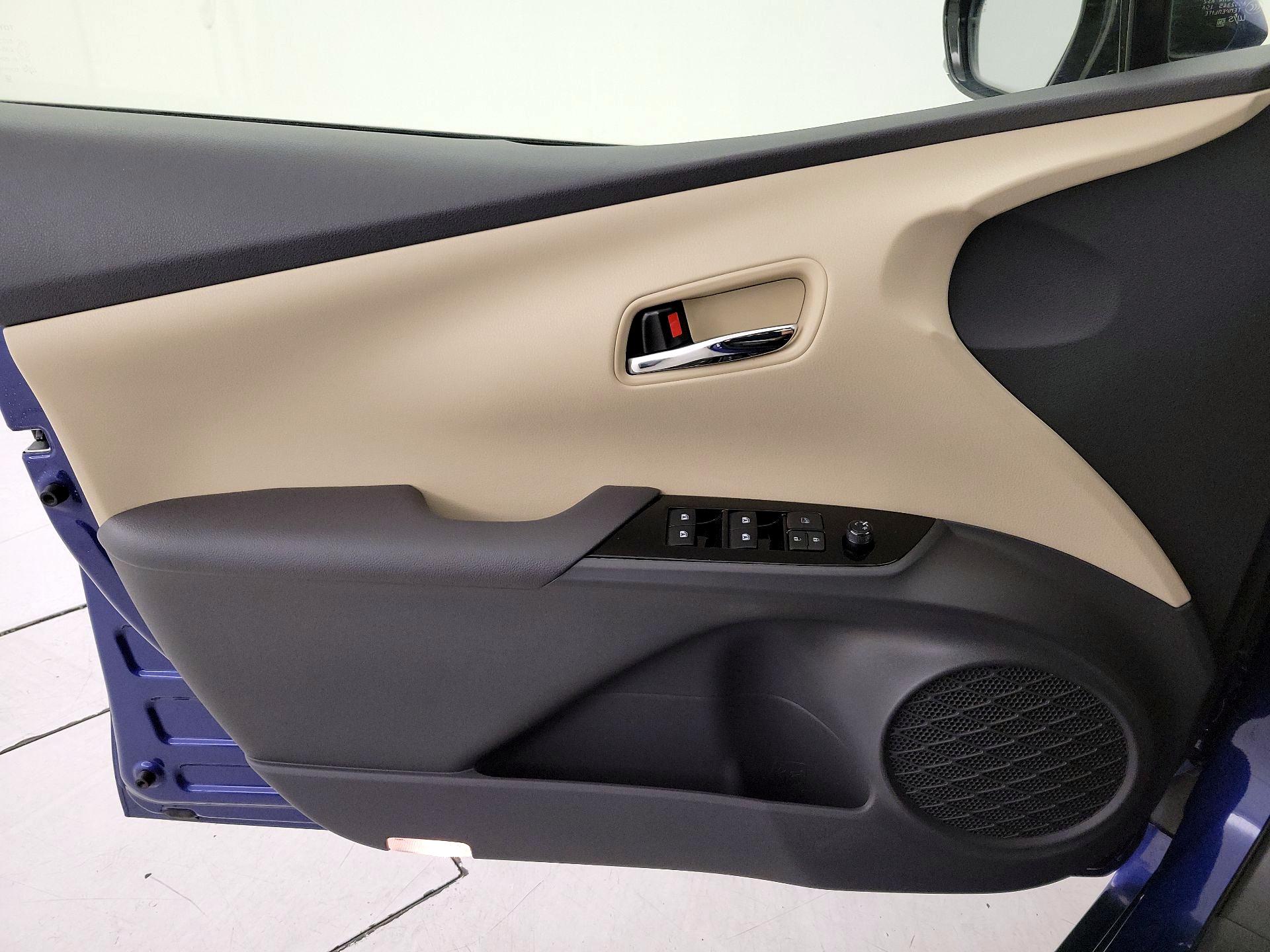 Thumbnail: 2017 Toyota Prius - 12