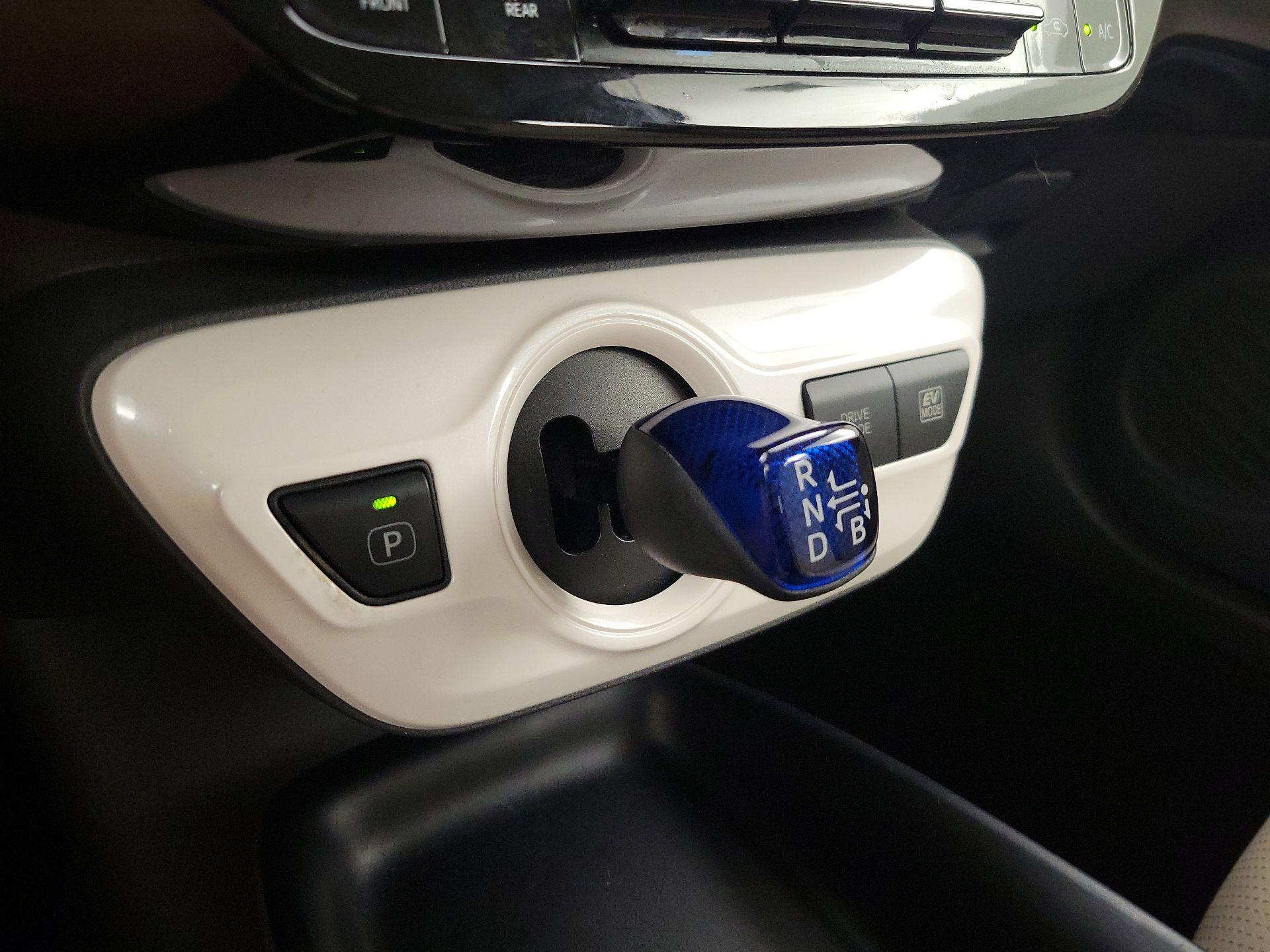 Thumbnail: 2017 Toyota Prius - 17