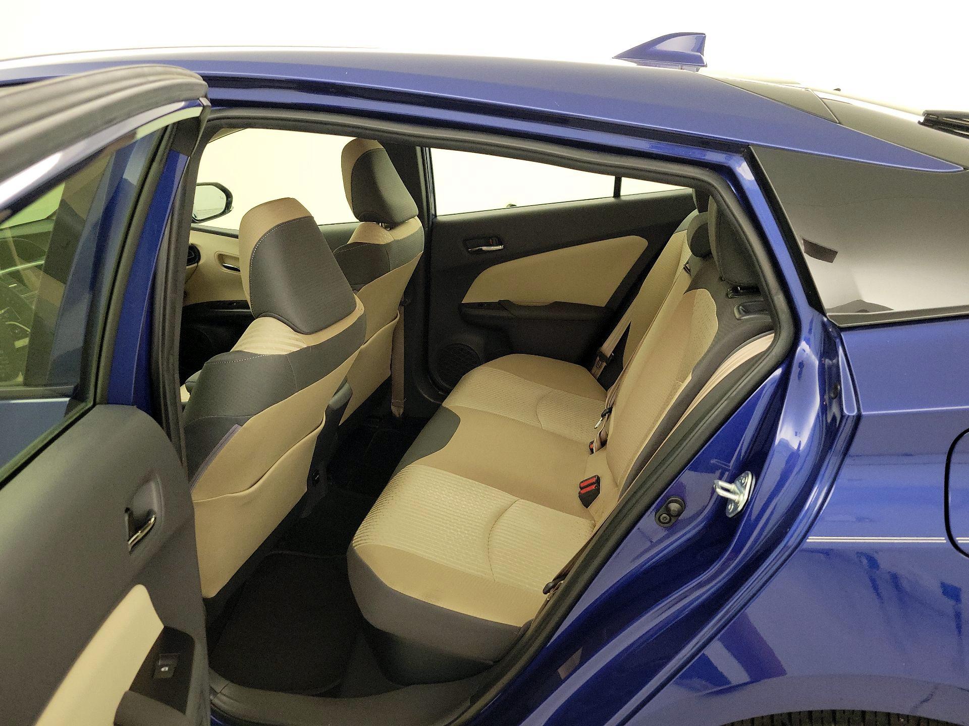 Thumbnail: 2017 Toyota Prius - 18