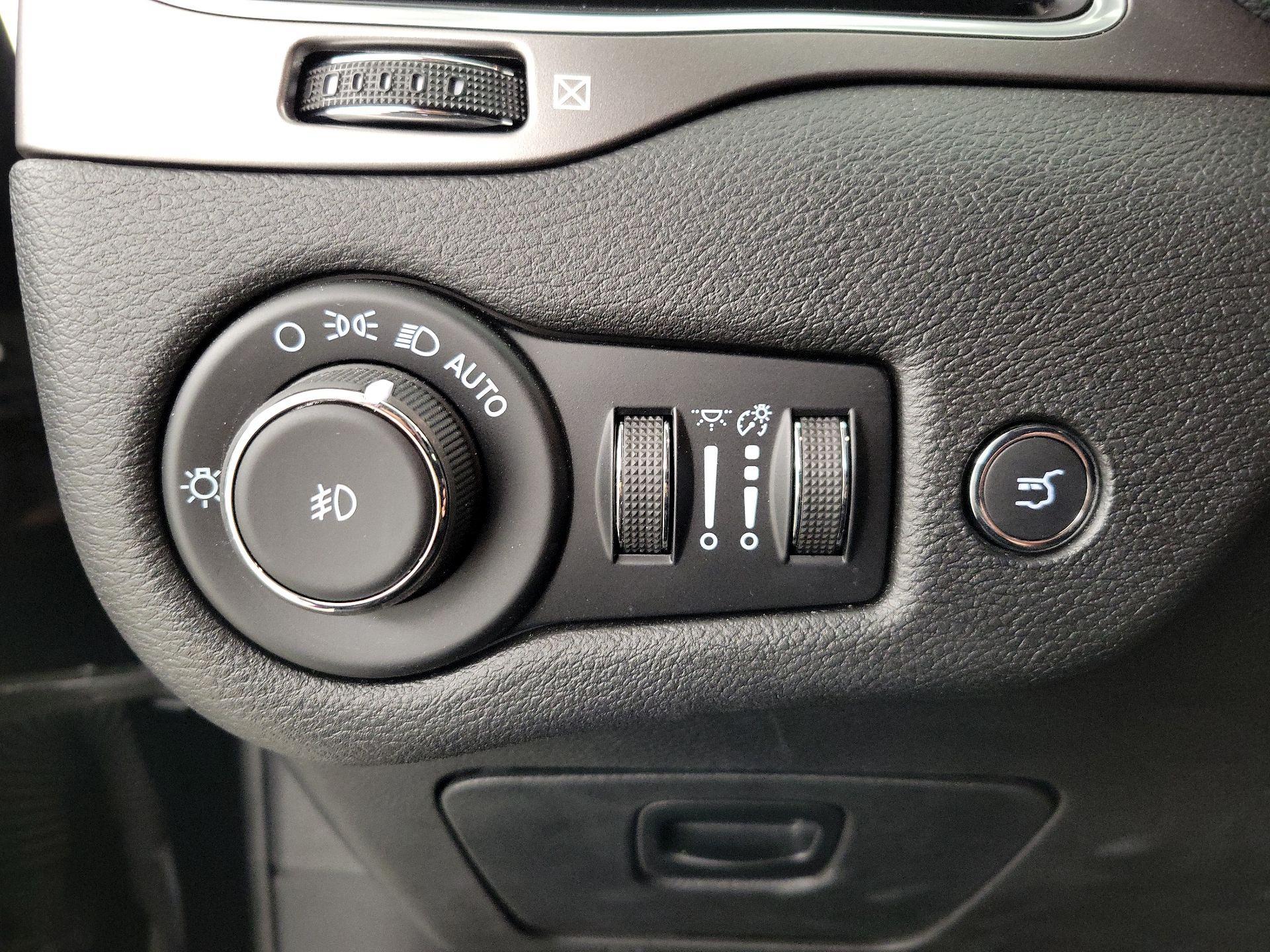 Thumbnail: 2021 Jeep Cherokee - 13