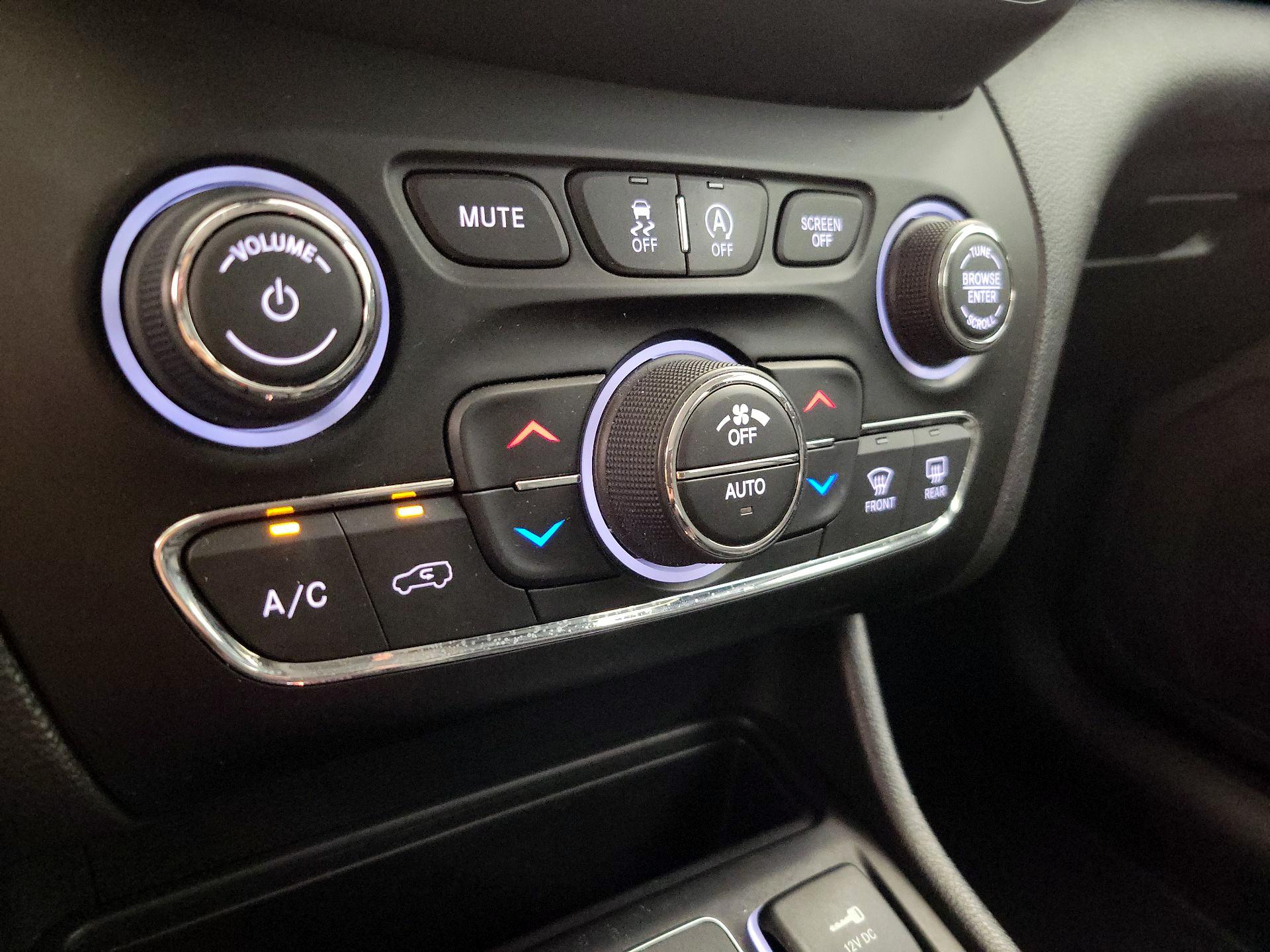 Thumbnail: 2021 Jeep Cherokee - 16