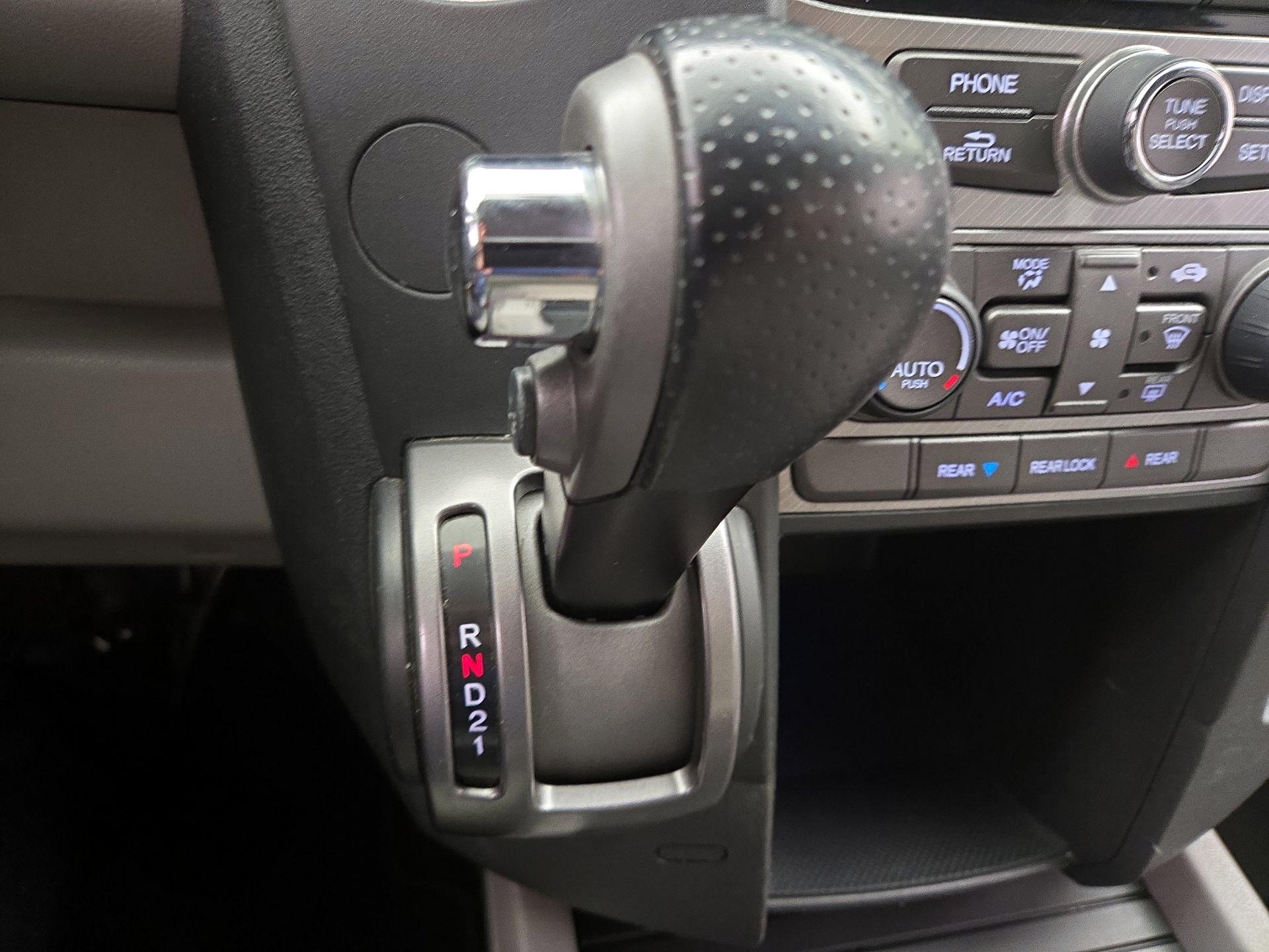 Thumbnail: 2015 Honda Pilot - 17