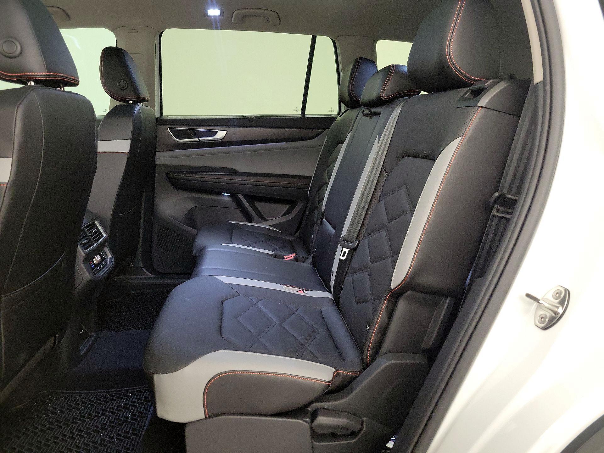 Thumbnail: 2024 Volkswagen Atlas - 19