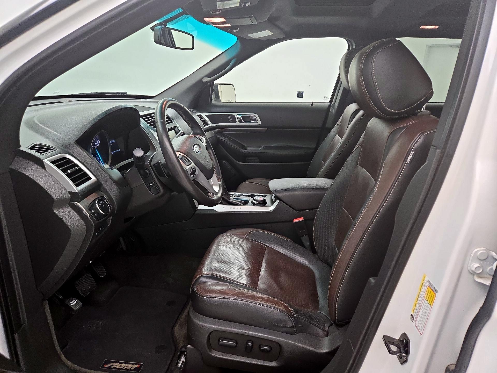 Thumbnail: 2015 Ford Explorer - 11