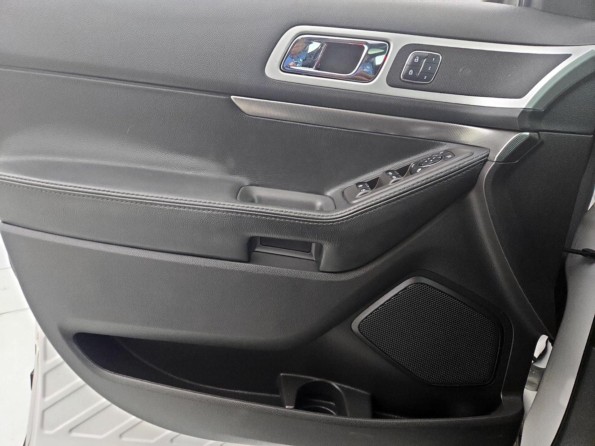 Thumbnail: 2015 Ford Explorer - 12