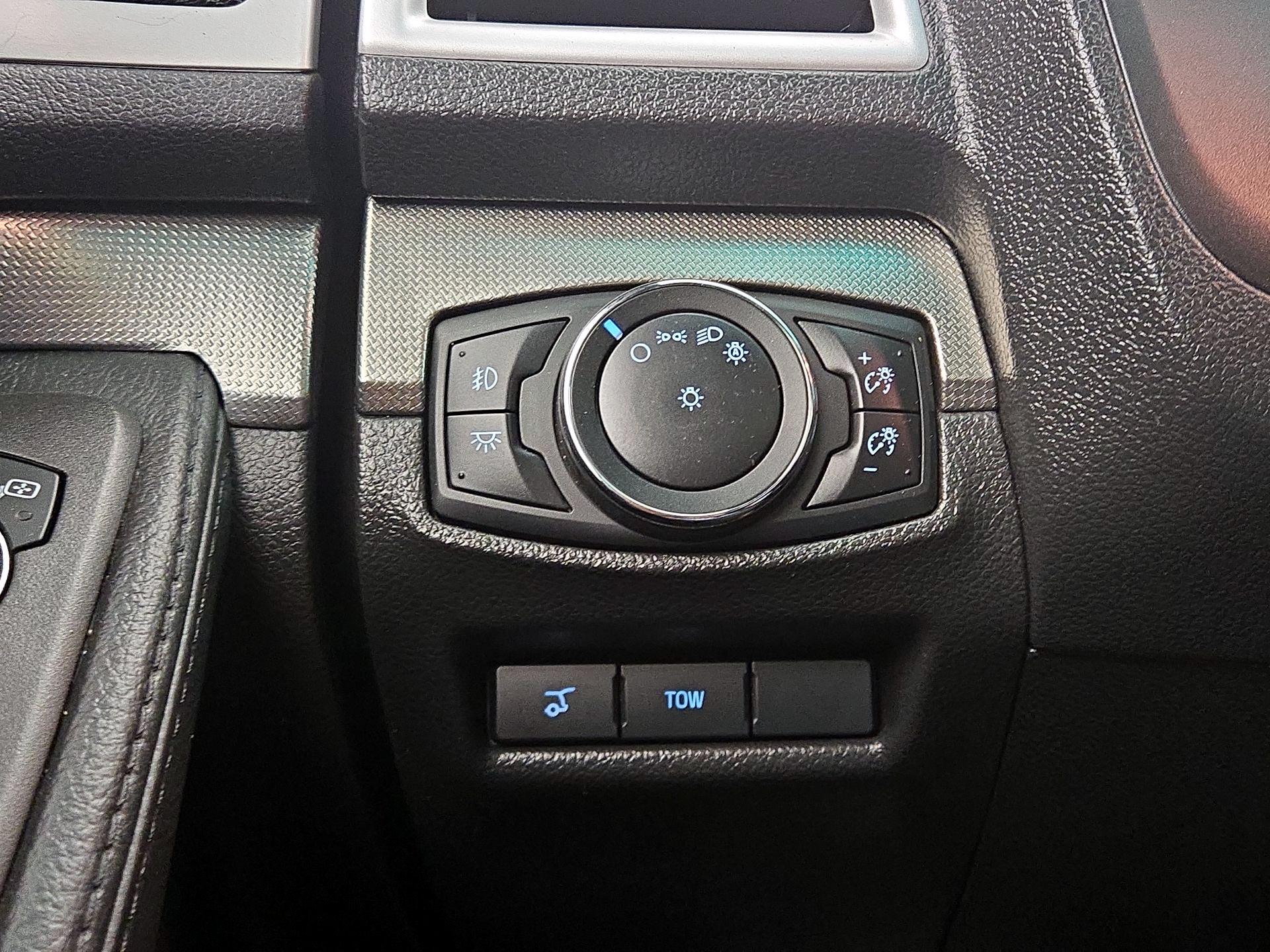 Thumbnail: 2015 Ford Explorer - 13