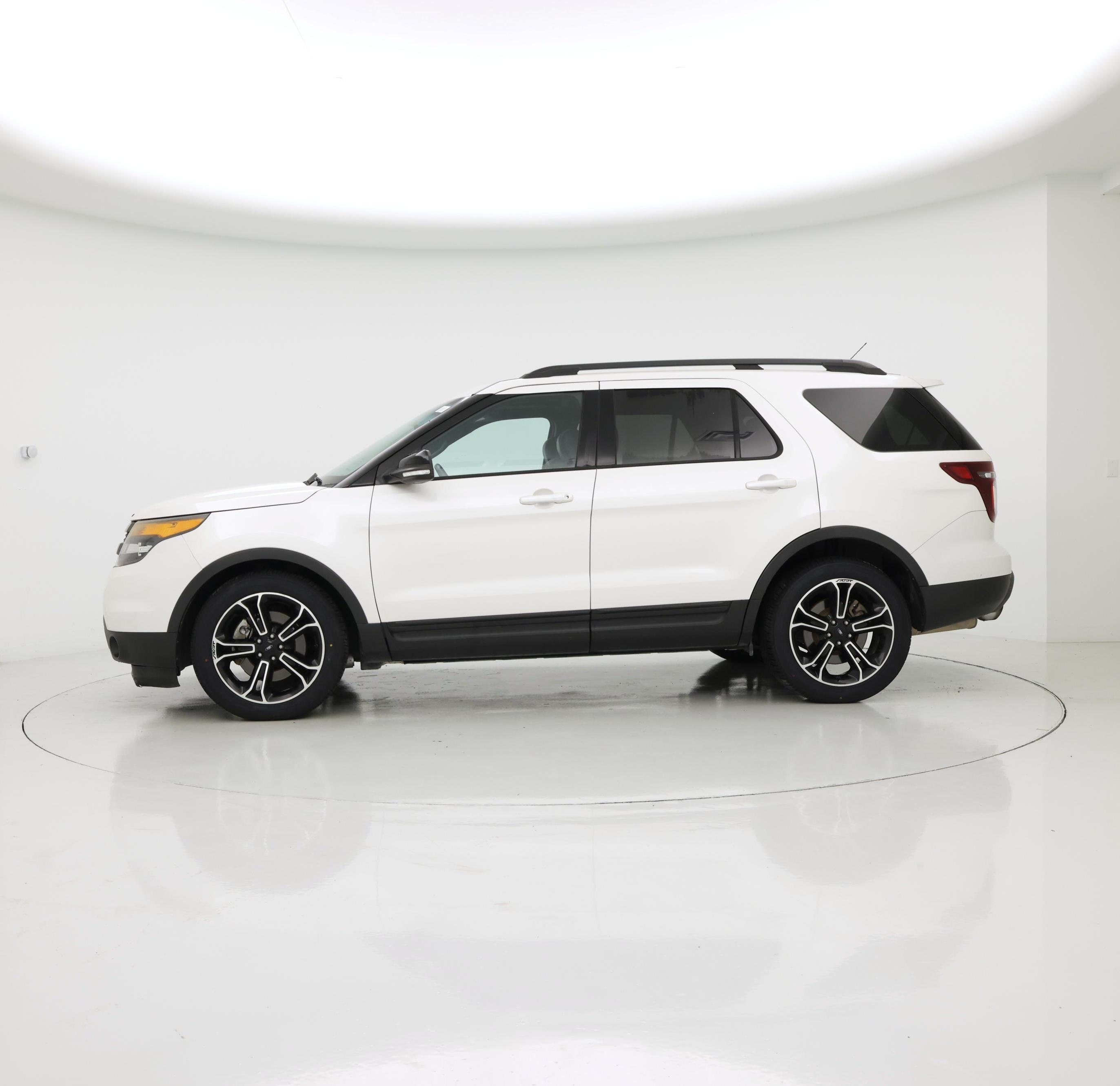 Thumbnail: 2015 Ford Explorer - 3