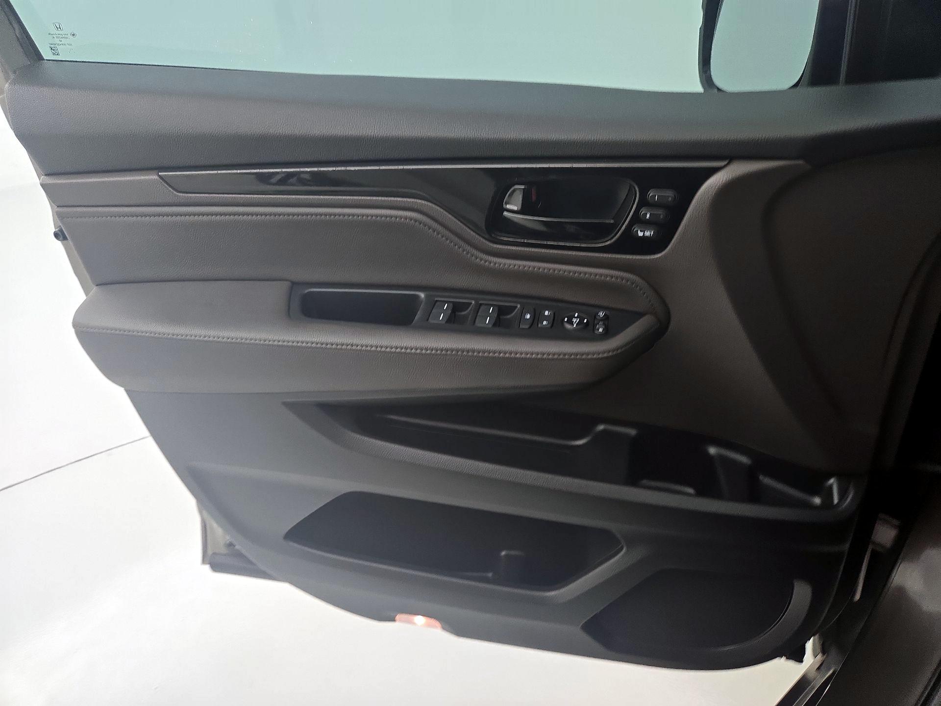 Thumbnail: 2018 Honda Odyssey - 12