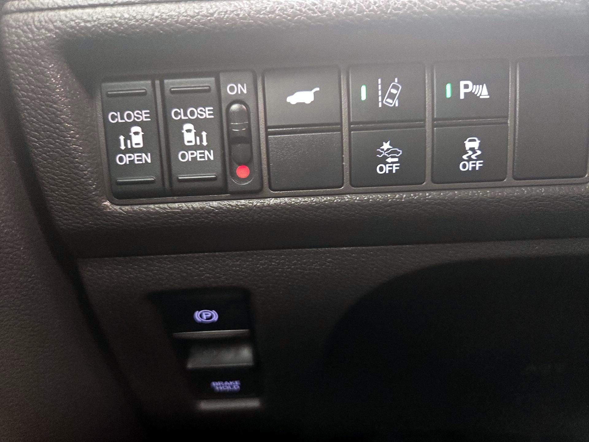 Thumbnail: 2018 Honda Odyssey - 13