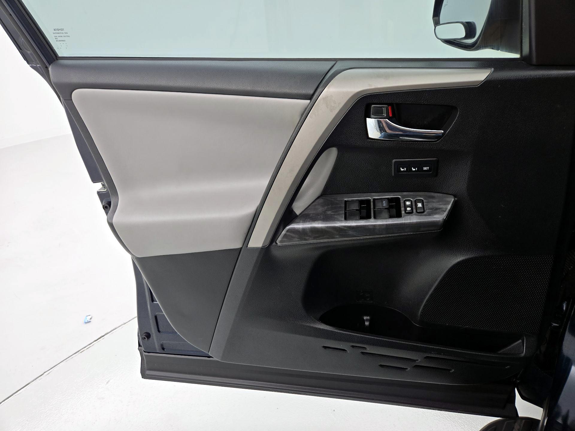 Thumbnail: 2017 Toyota RAV4 - 12