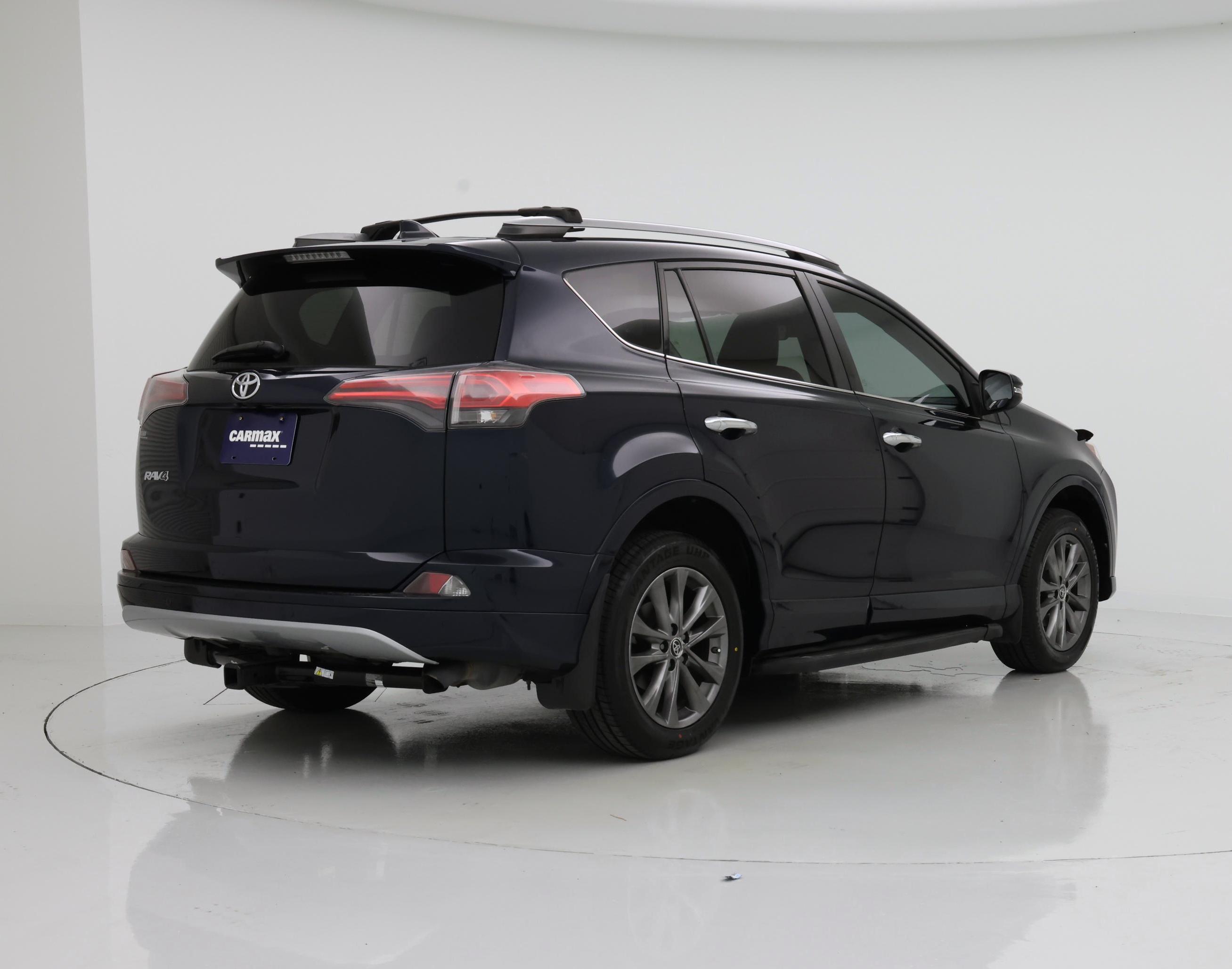 Thumbnail: 2017 Toyota RAV4 - 8